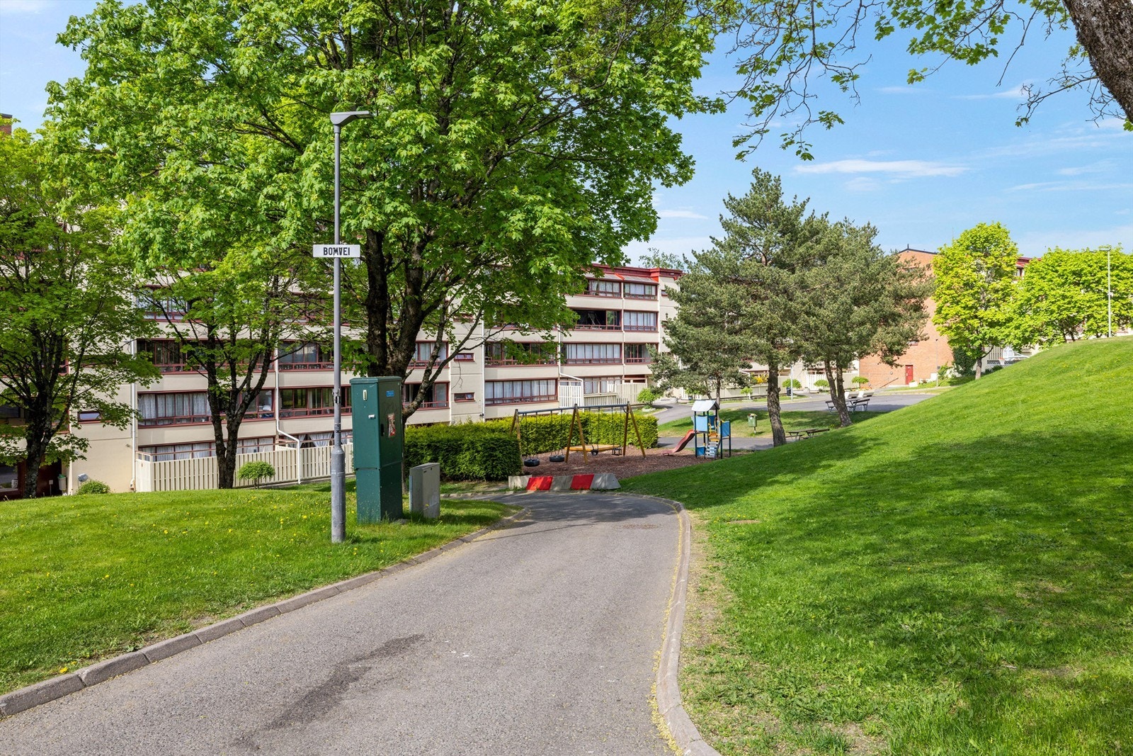 Boligen har en attraktiv beliggenhet med kort vei til både naturen og bylivet. Galleribilde