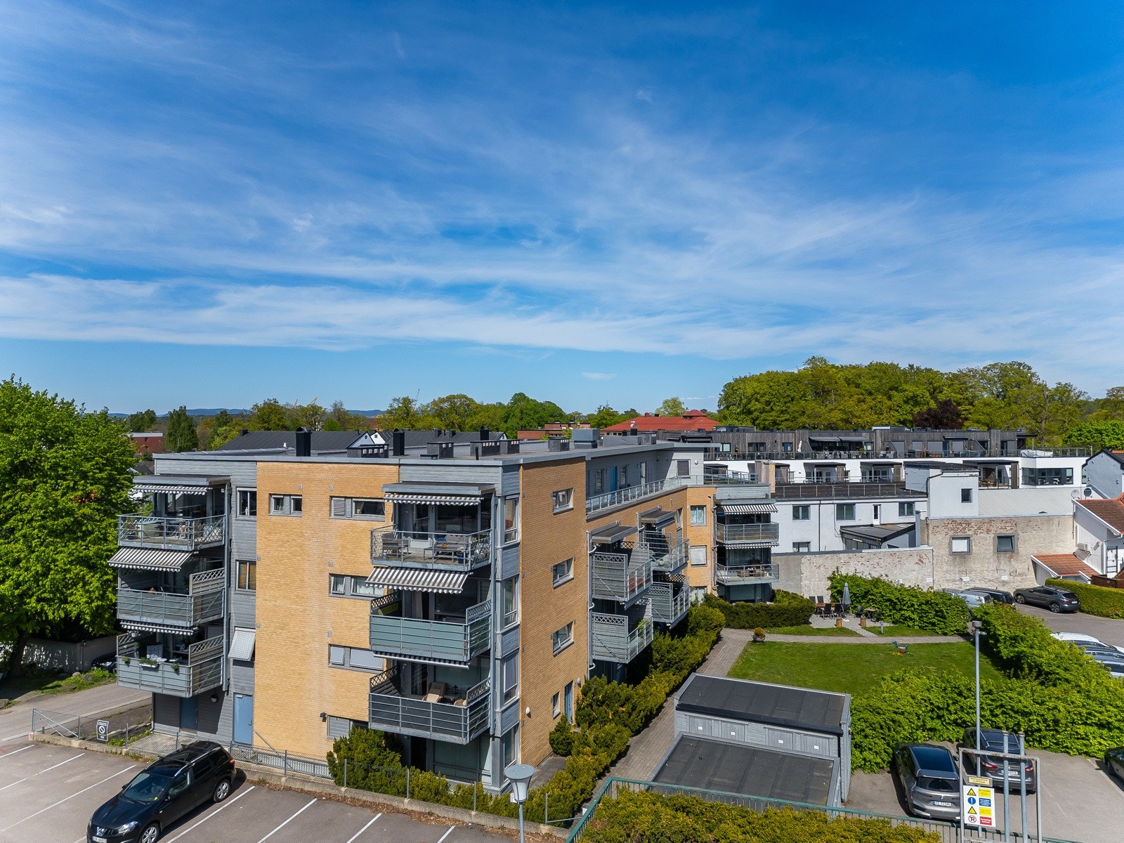 Leiligheten ligger i toppetasjen/4. etasje og det er heis i bygget. Galleribilde