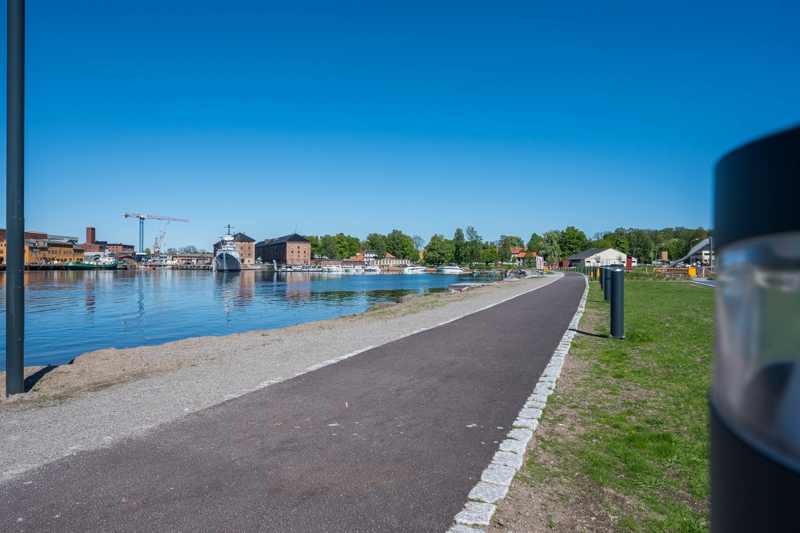 Ved Indre Havn er det opparbeidet en flott kystpark med gode bademuligheter. Galleribilde