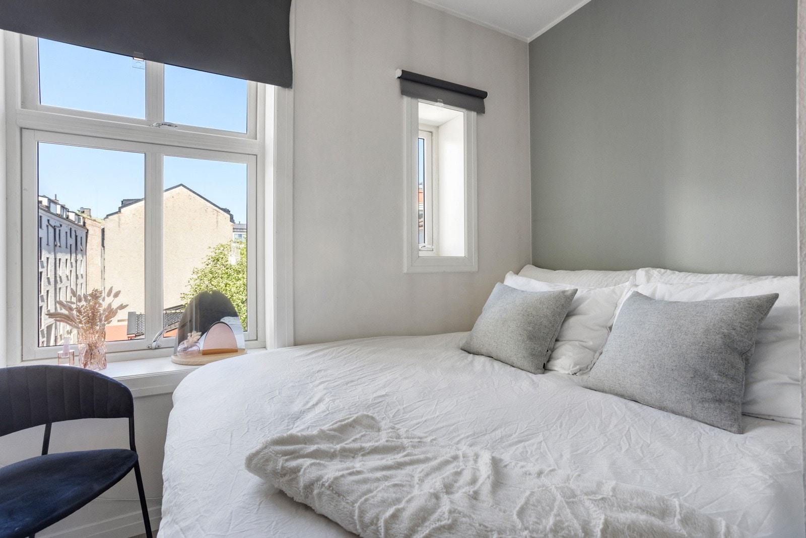 Soverommet har to gode soverom som vender mot rolig bakgård Galleribilde