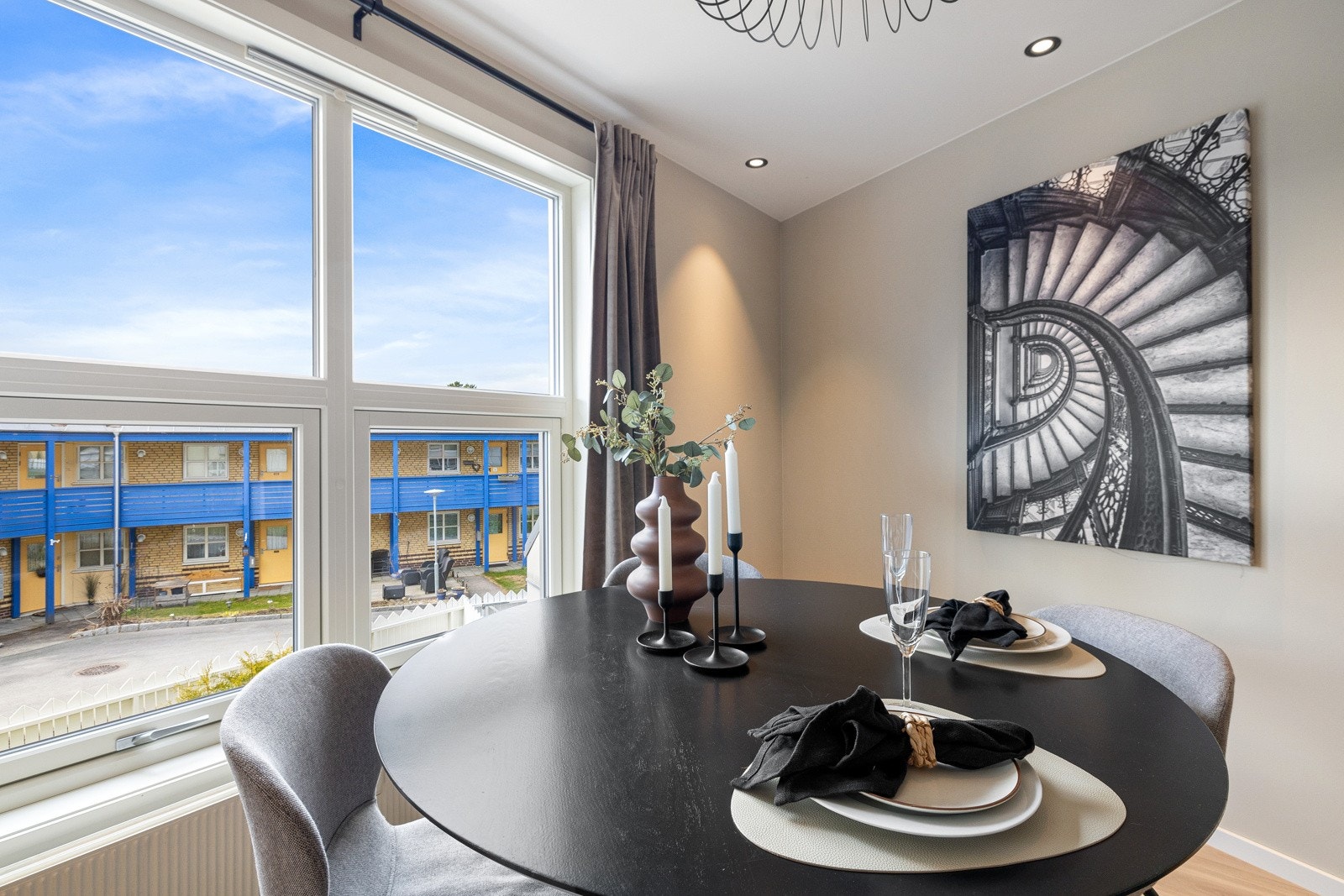 God plass til spisegruppe Galleribilde