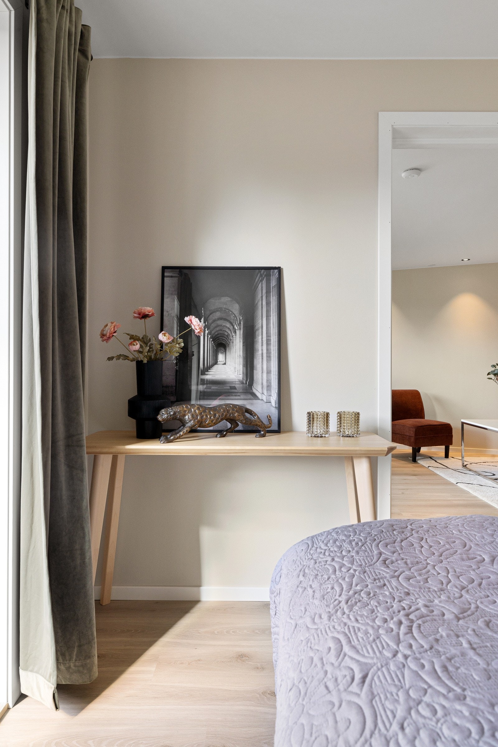 Plass til arbeidsbord på soverommet. Galleribilde