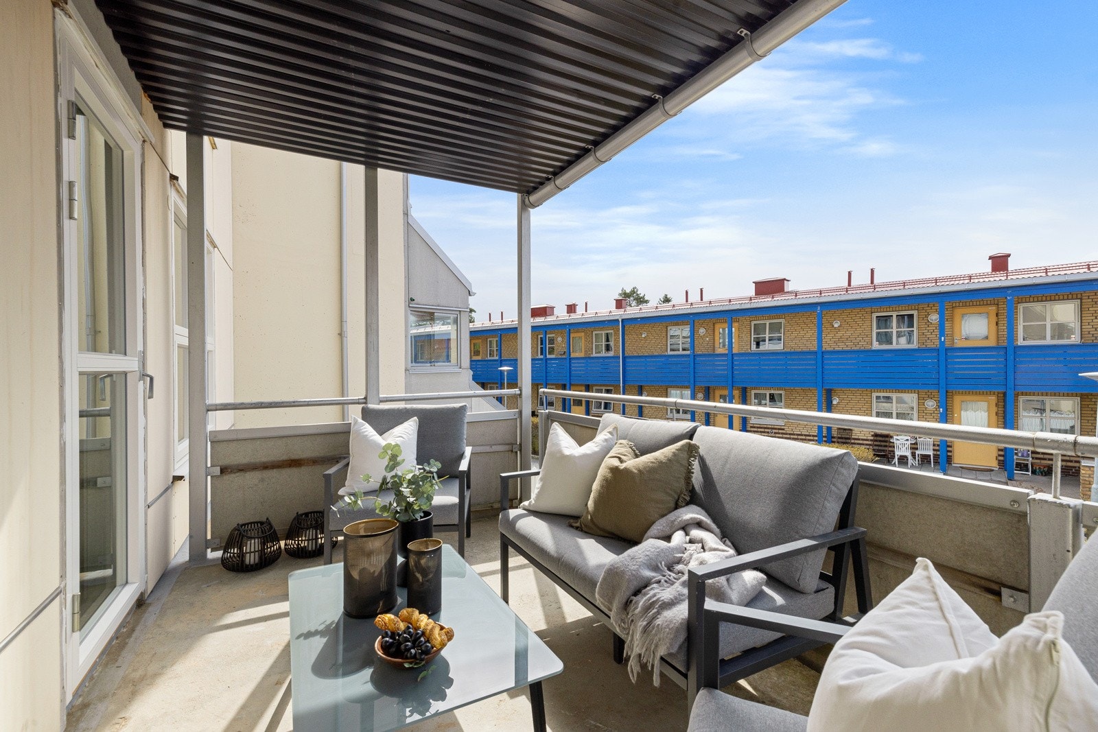 Fra stuen er det utgang til en solrik balkong på 10 m². Galleribilde