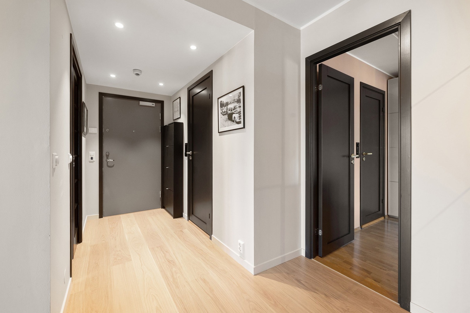 Velkommen inn i lys og innbydende entré! Galleribilde