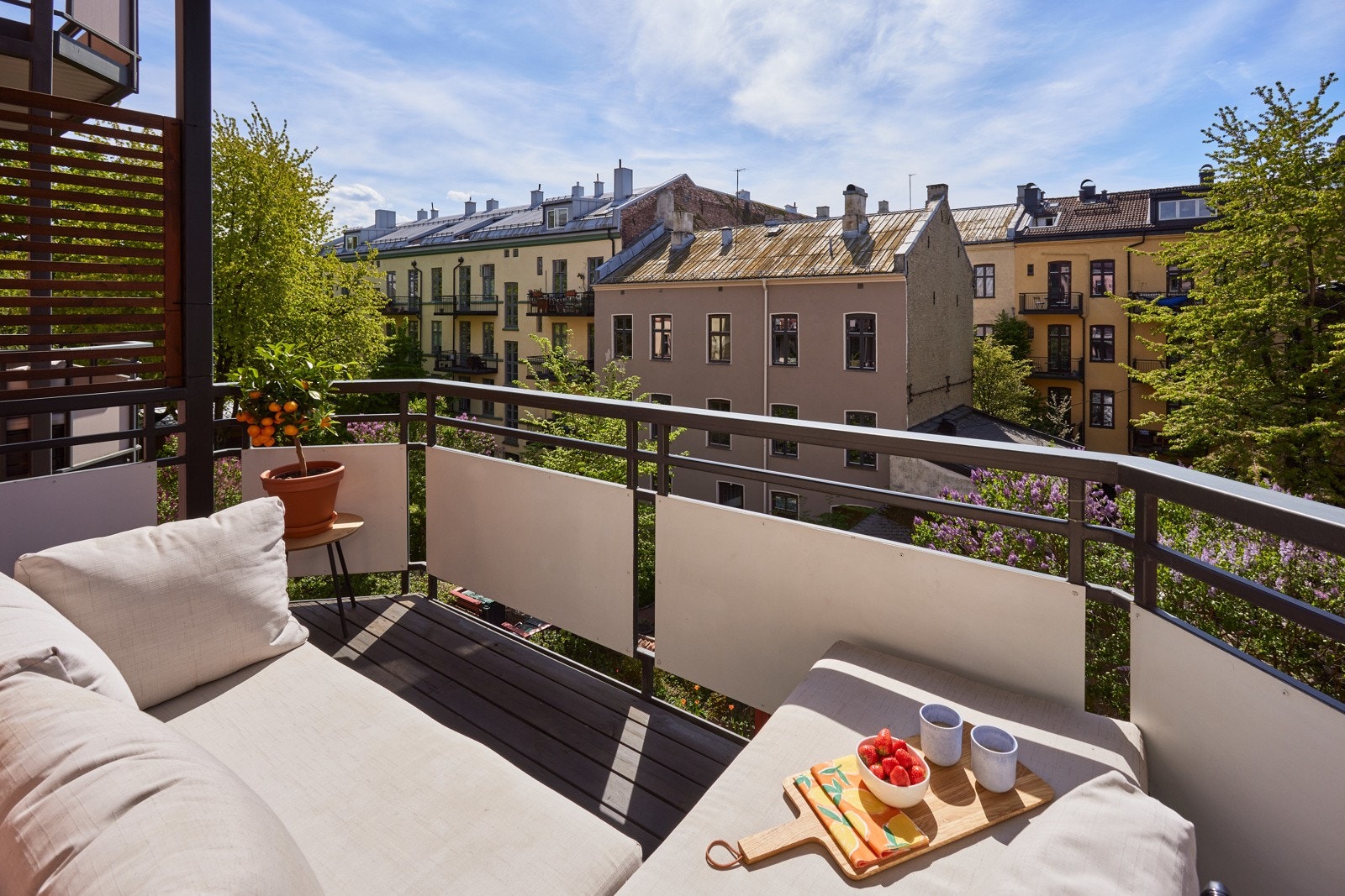 Med soltid fra ca 09:30 til 20:30 på sommerstid, har du i realiteten sol nesten hele dagen! Galleribilde