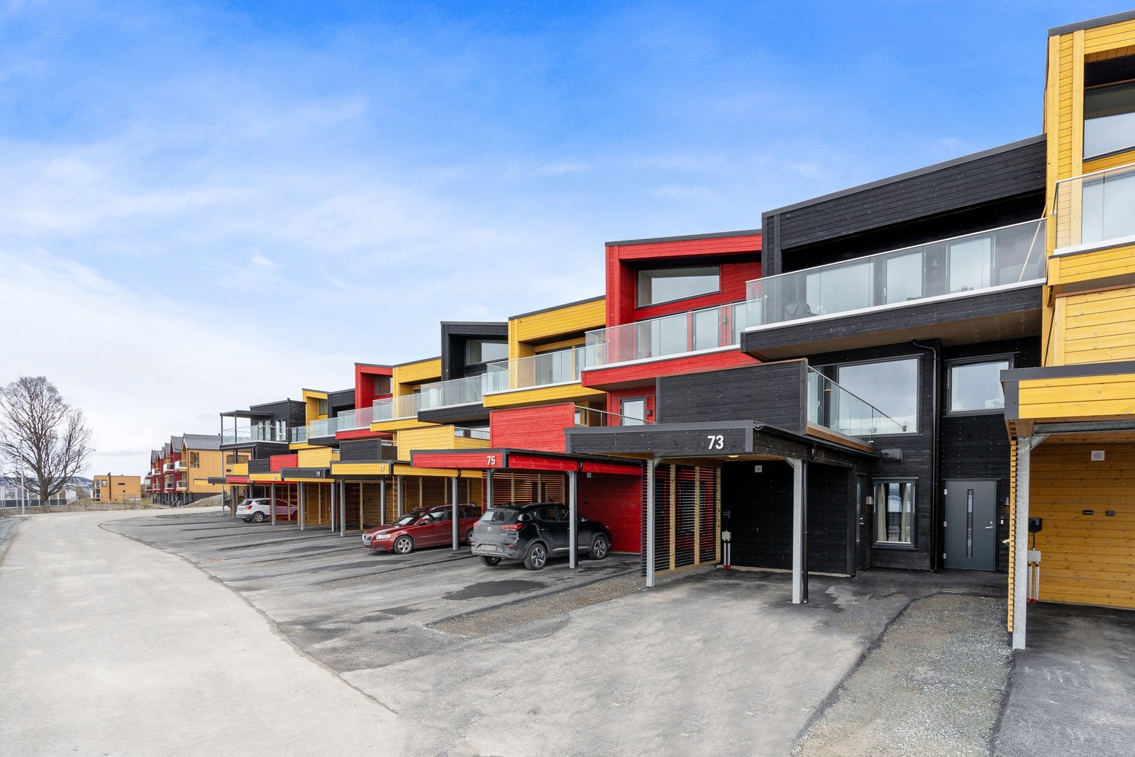 Utmerket beliggenhet, bare 7-8 min unna sentrum, rett ved foten av Fløya, med fantastiske turområder i umiddelbar nærhet. Galleribilde