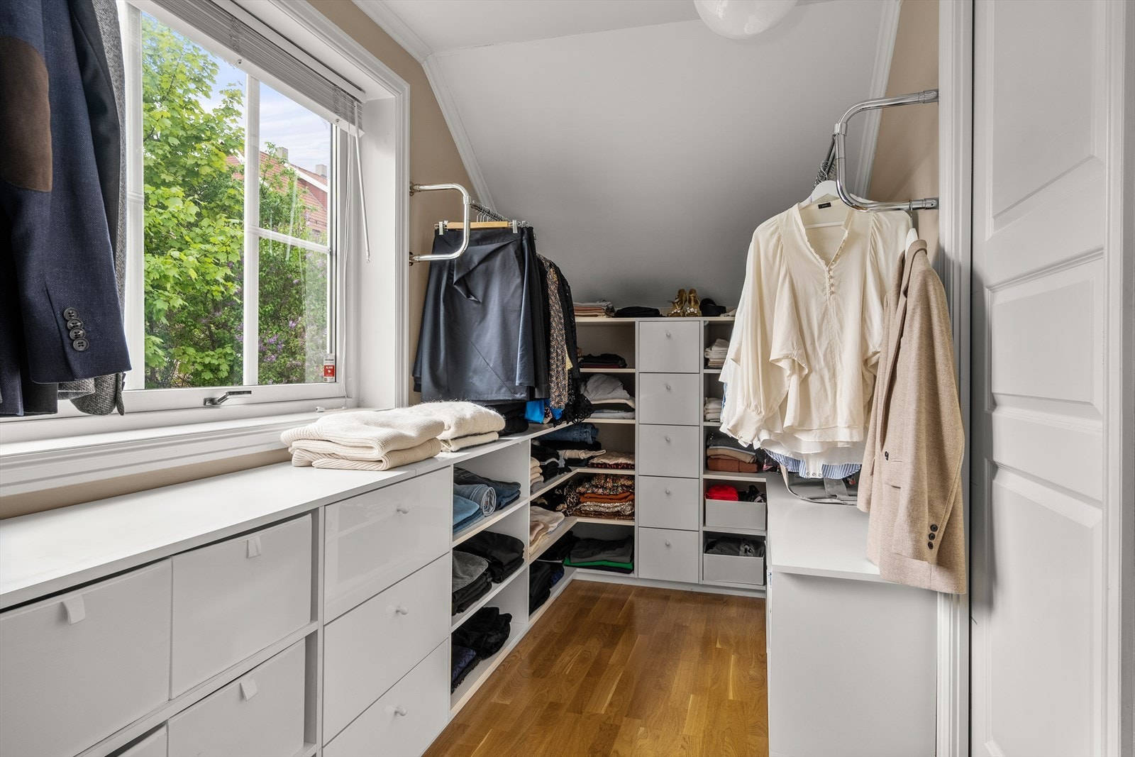 Walk-in garderobe Galleribilde