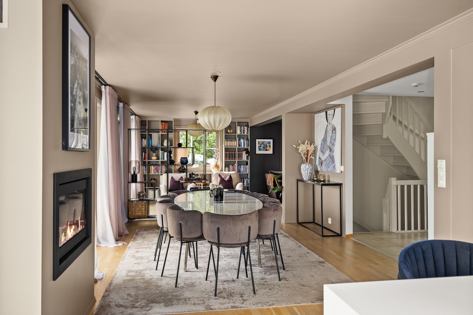 Boligen fremstår delikat med moderne farger Galleribilde