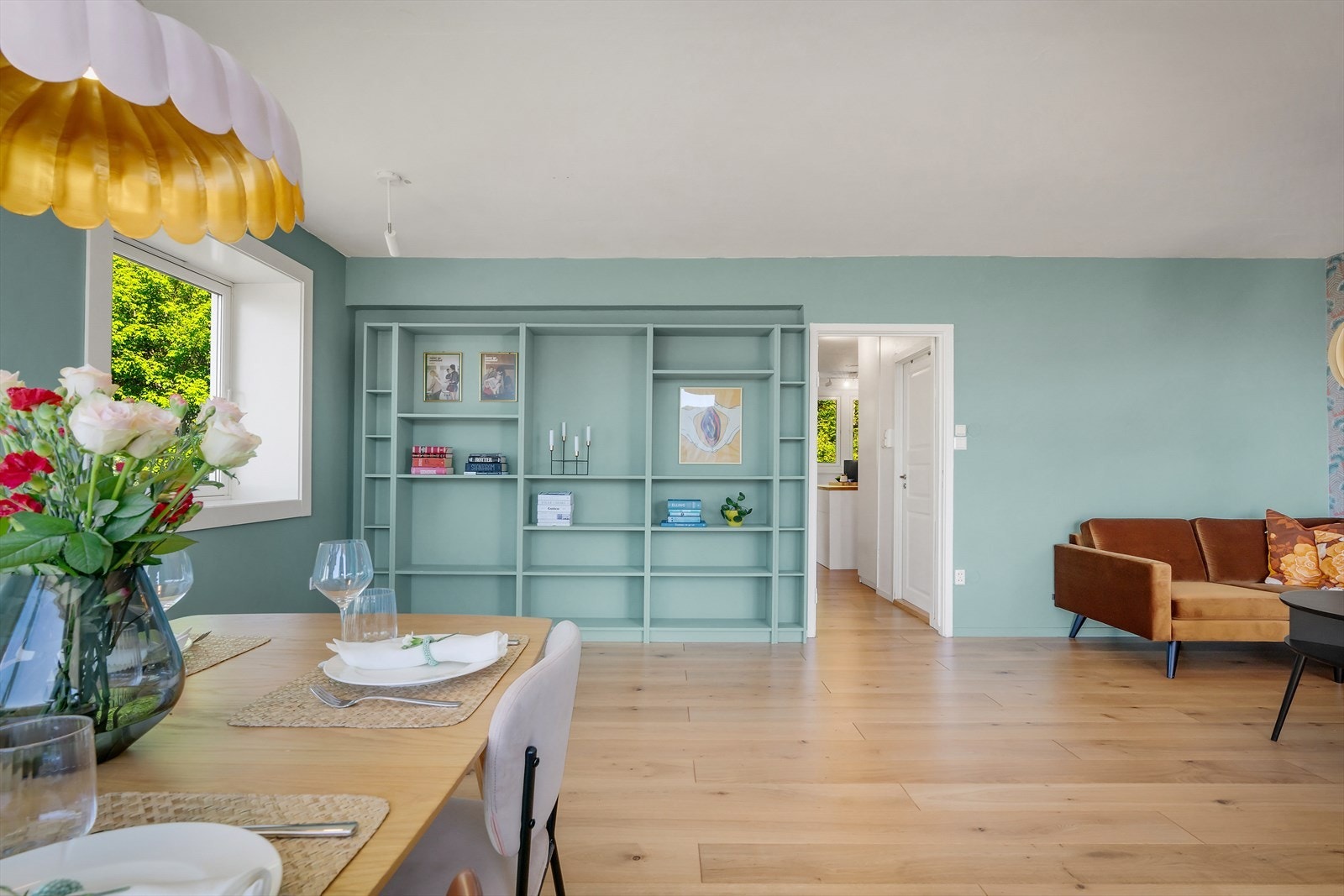 - Med sin enkle planløsning er stuen enkel å møblere og tilpasse etter dine behov og preferanser - Galleribilde