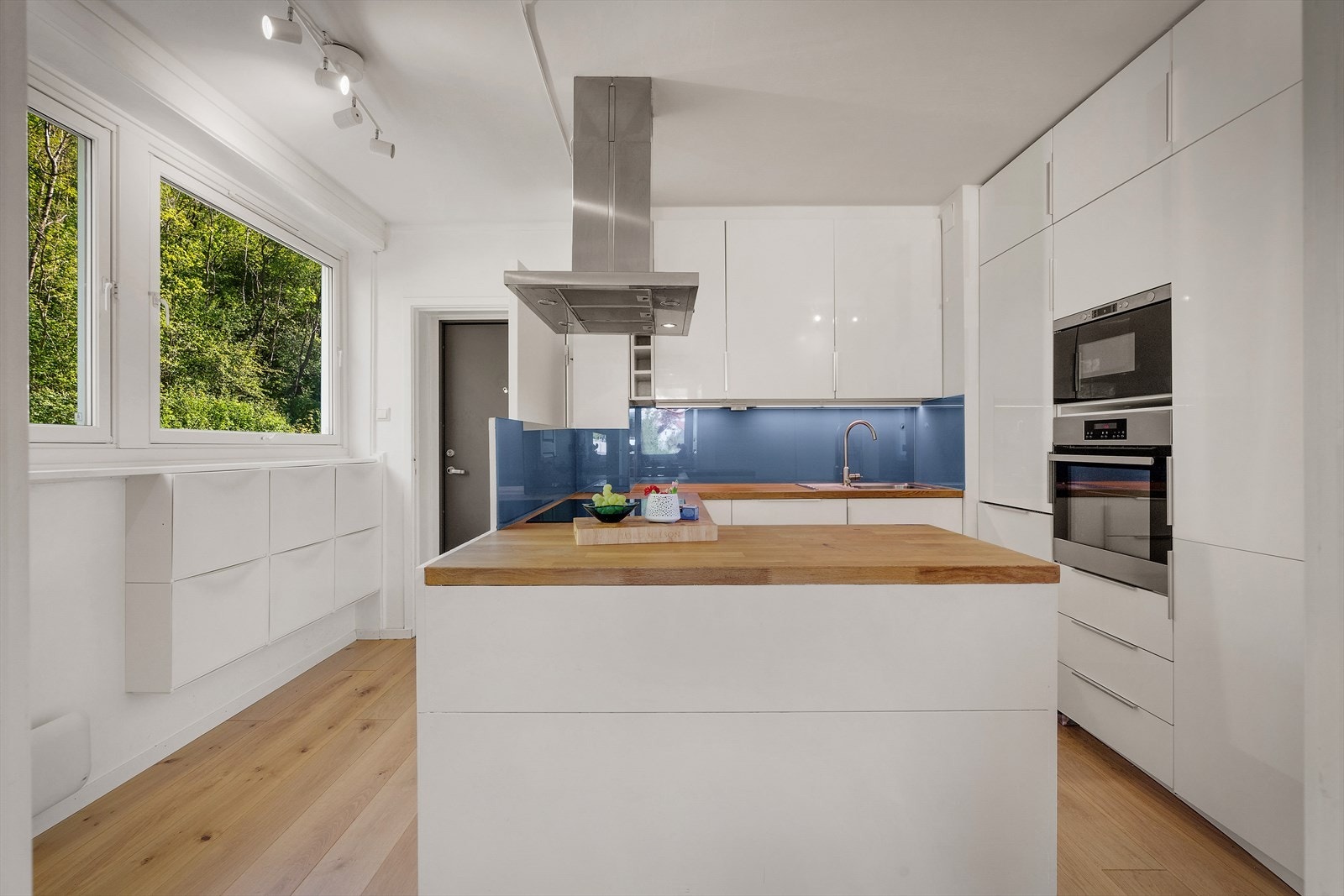 - Entré/kjøkken måler 15,7 m² - Galleribilde