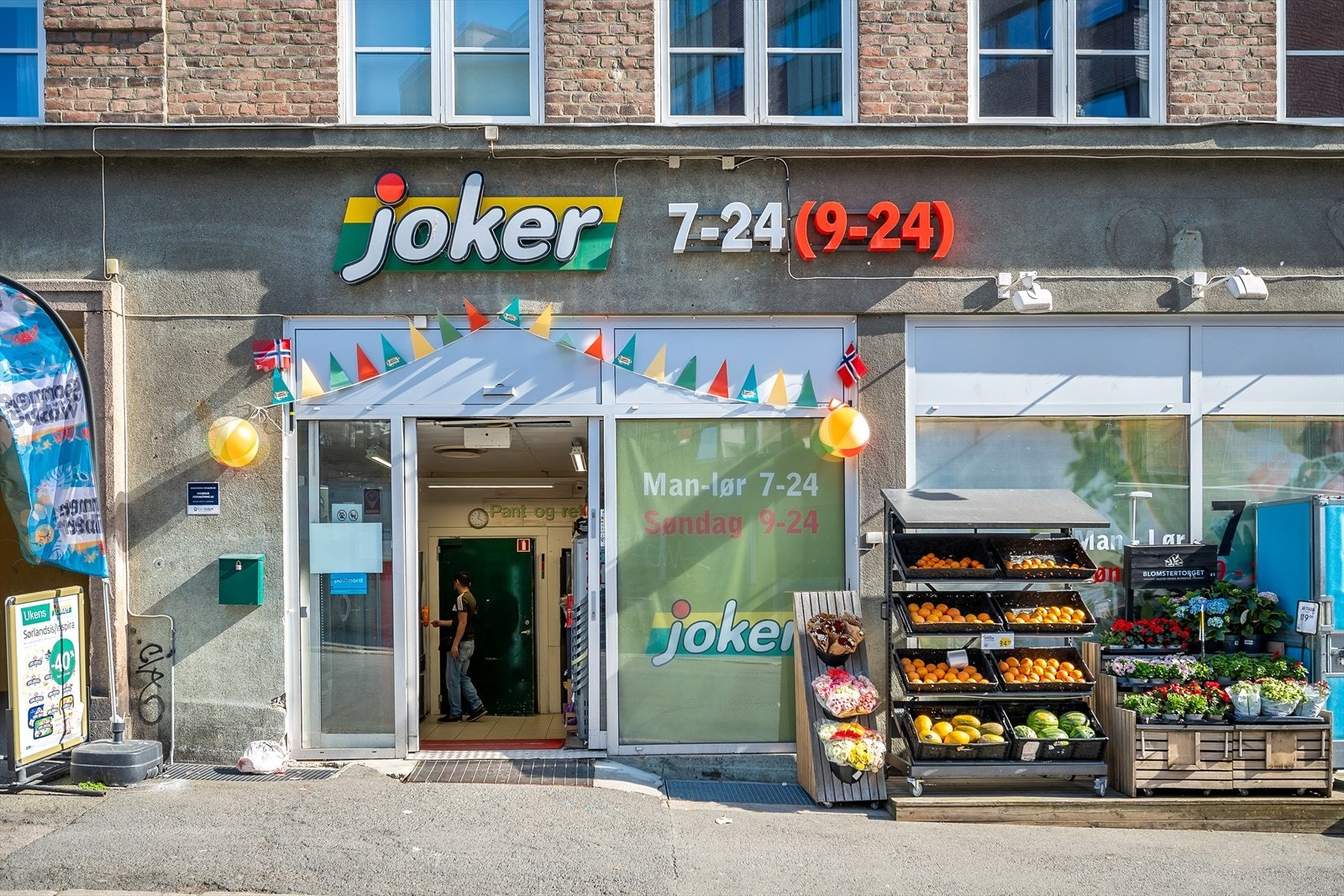 Området har et rikt og variert butikk-, service- og kulturtilbud for både store og små. Galleribilde