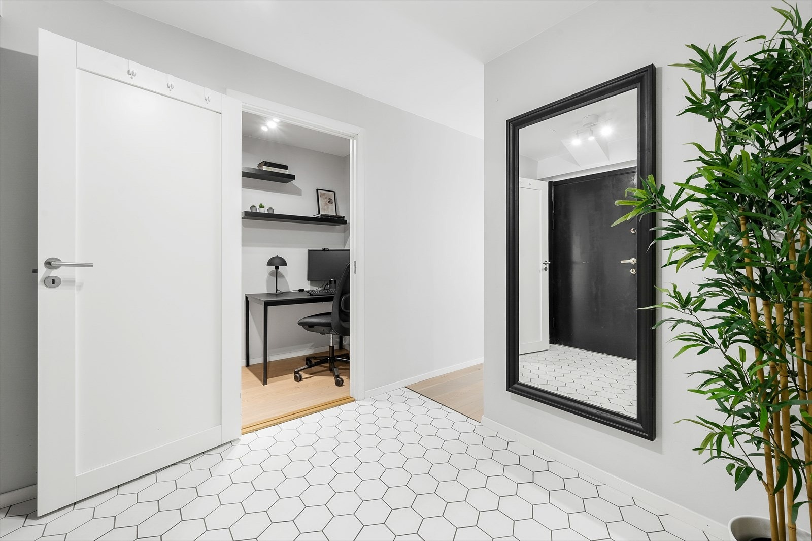 Leiligheten har en meget god og praktisk planløsning med romslig størrelse på alle rom. Galleribilde