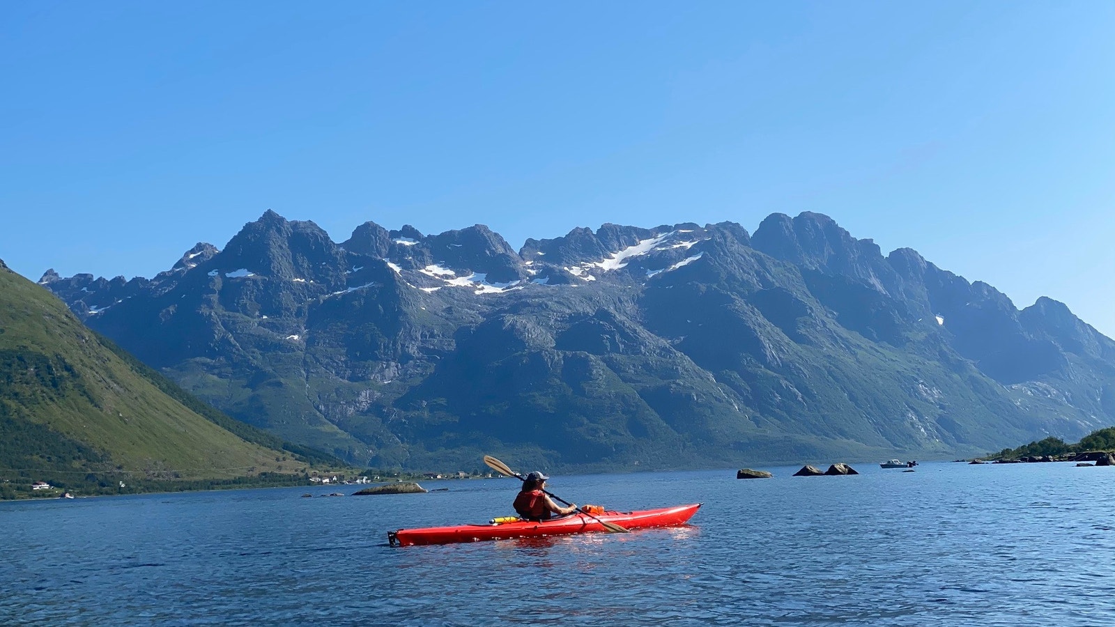 Privat bilde fra selger - nydelige forhold for en padletur i Austnesfjorden Galleribilde