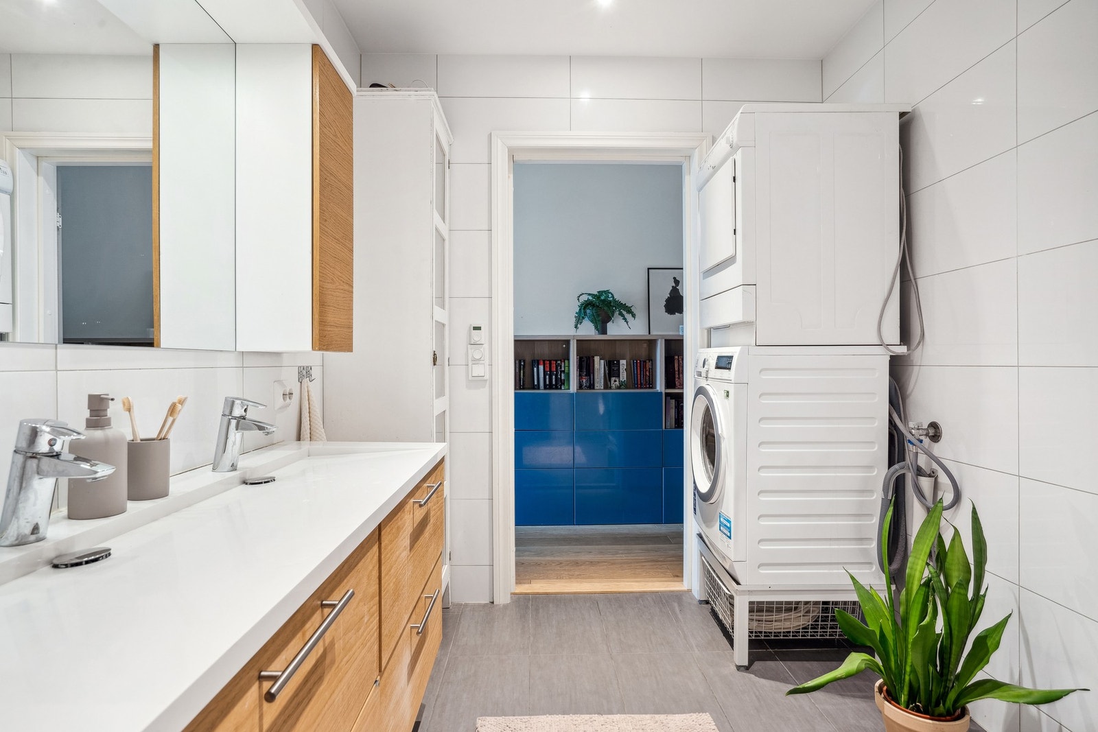 Badet i første etasje har opplegg for vaskemaskin. Galleribilde