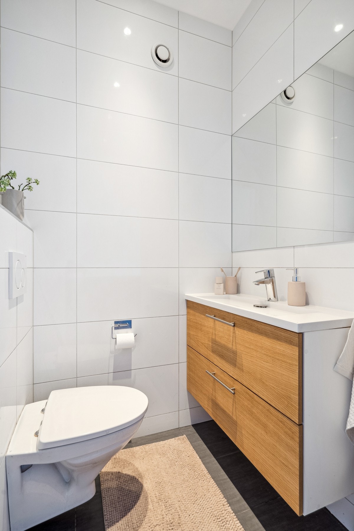 Flislagt toalettrom i andre etasje. Galleribilde