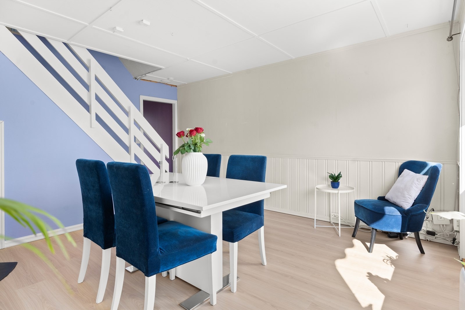 I stuen er det også en peis som kommer godt med på kalde vinterdager. Galleribilde