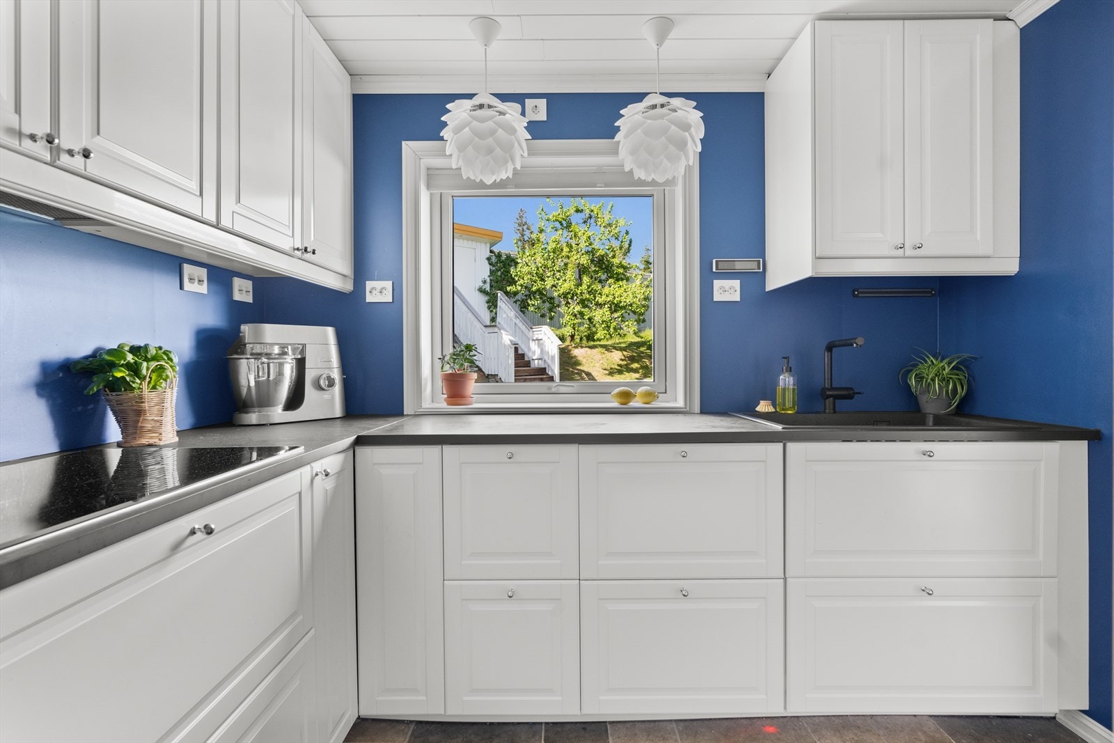 Innredningen er fra 2020 og fremstår i normalt stand. Galleribilde