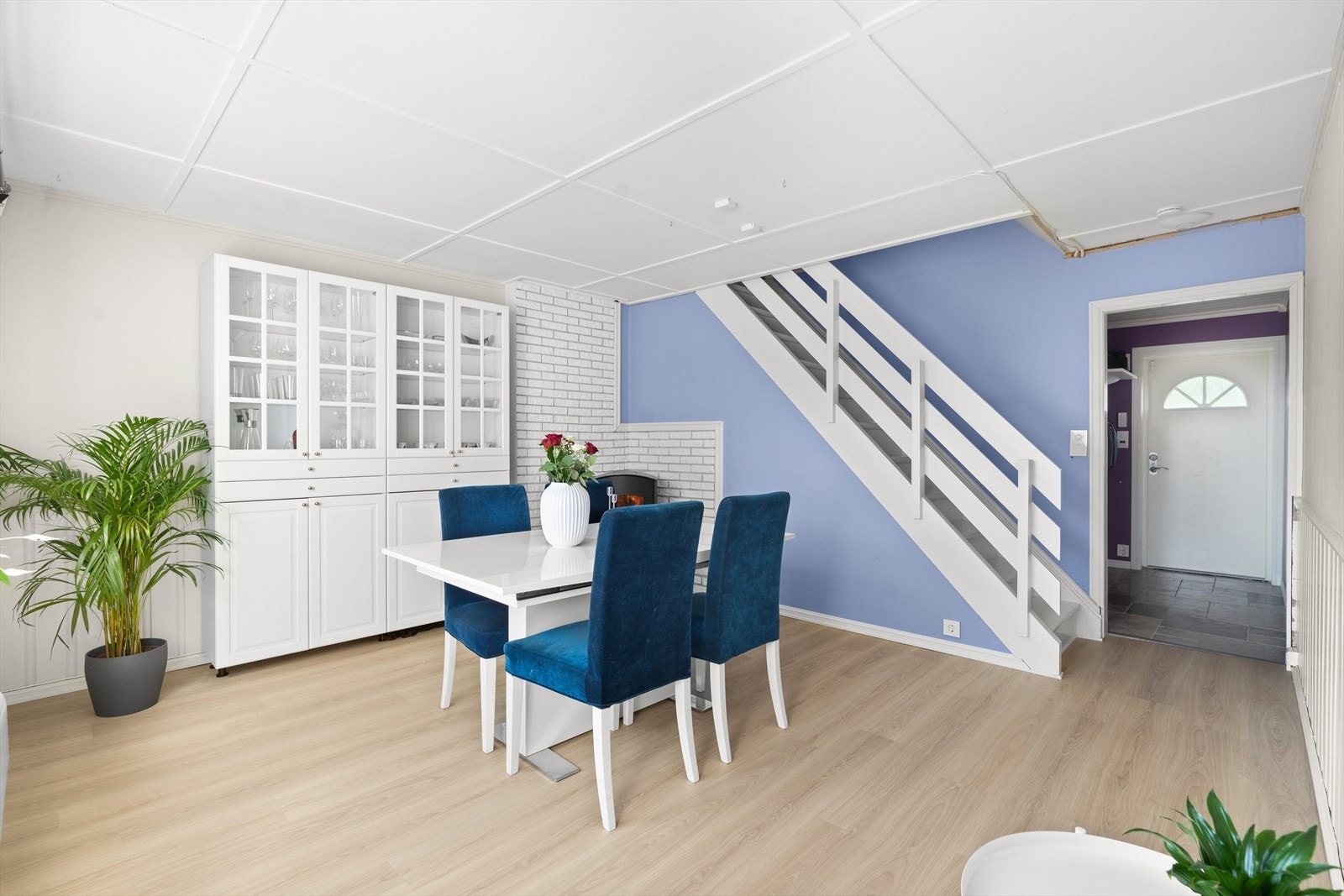 Videre fra éntre er det adkomst til stue/spisestue. Galleribilde