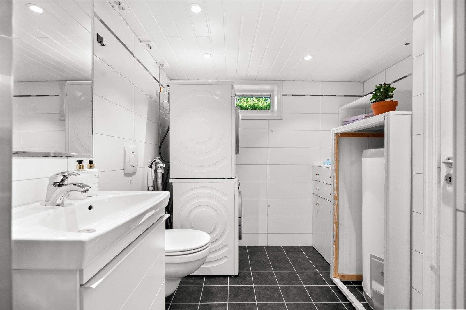 Varmtvannsbereder er fra 2009 og rommer ca. 200 liter. Galleribilde