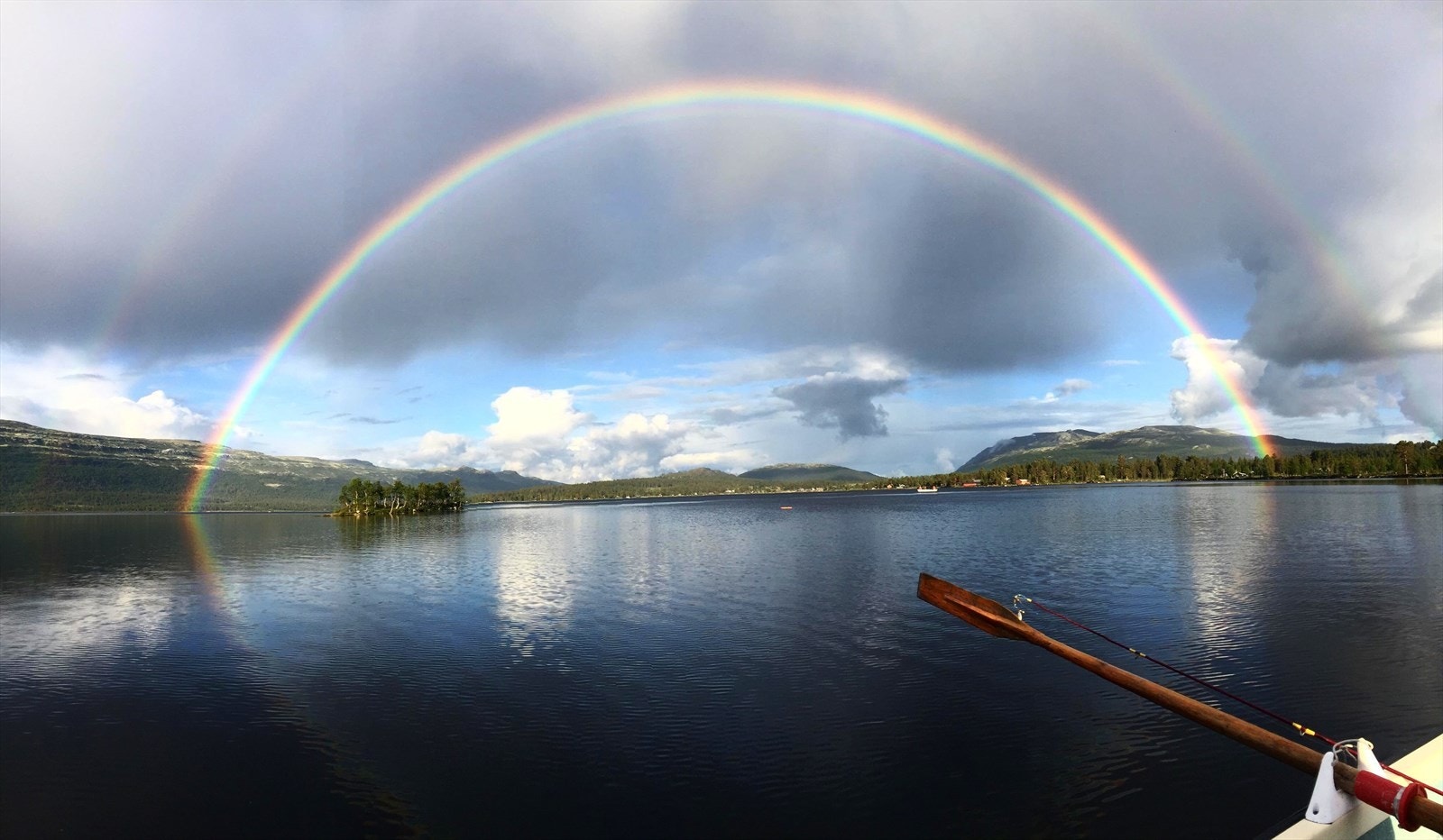 Flere fine vann i området - perfekt for en tur i robåten eller bading. Galleribilde
