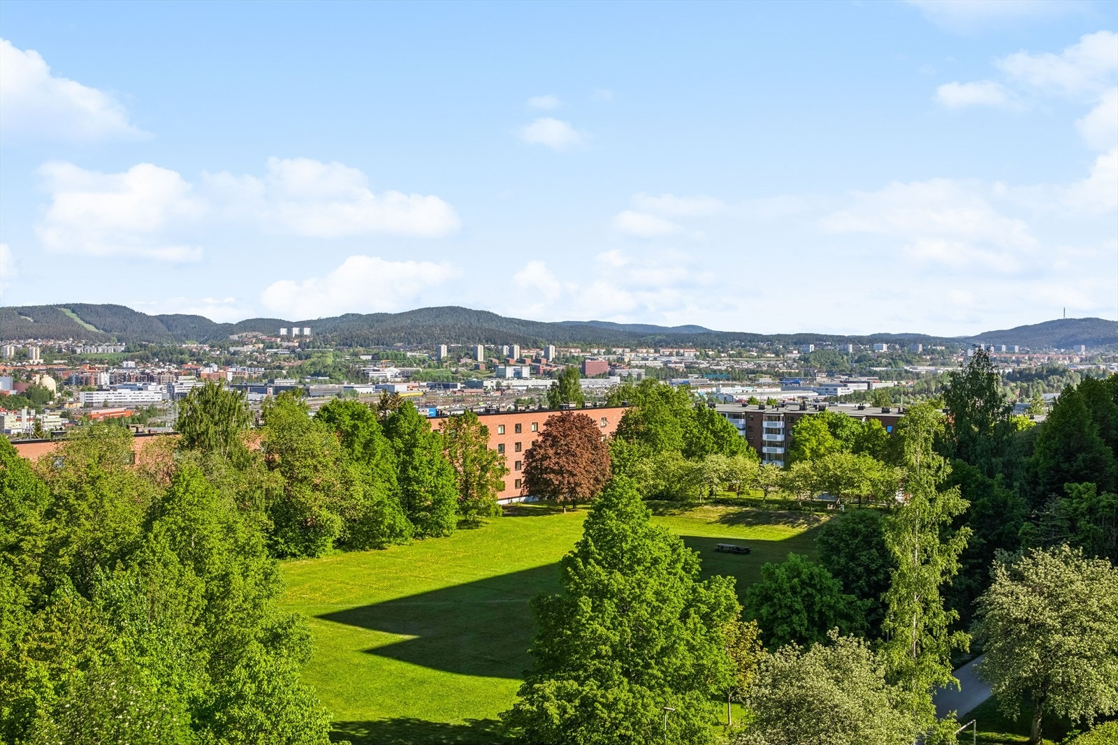 Her bor du i fredelige, grønne omgivelser samtidig så sentralt. Galleribilde