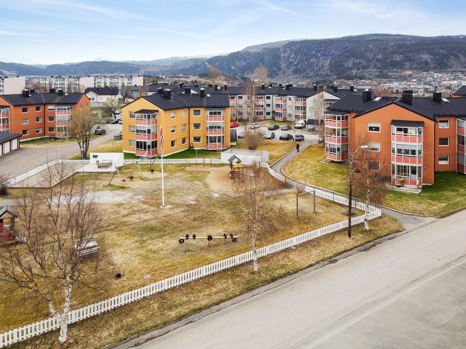 I nærområdet finner man vinter som sommer fine turmuligheter i Klokkerhagen Elvepark, og treningsmuligheter blant annet på Sagbakken Stadion, Moheia Idrettspark samt Klokkerhagen friluftsområde. Galleribilde
