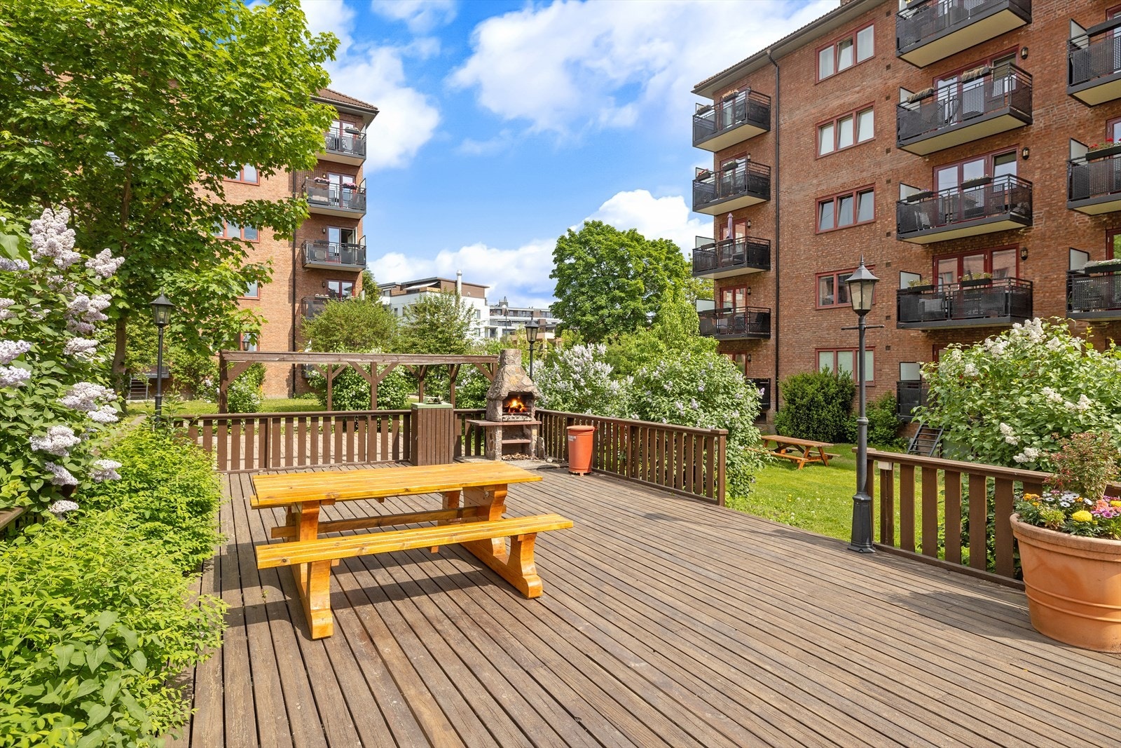 Borettslaget har fine uteområder som kan benyttes av beboerne. Galleribilde