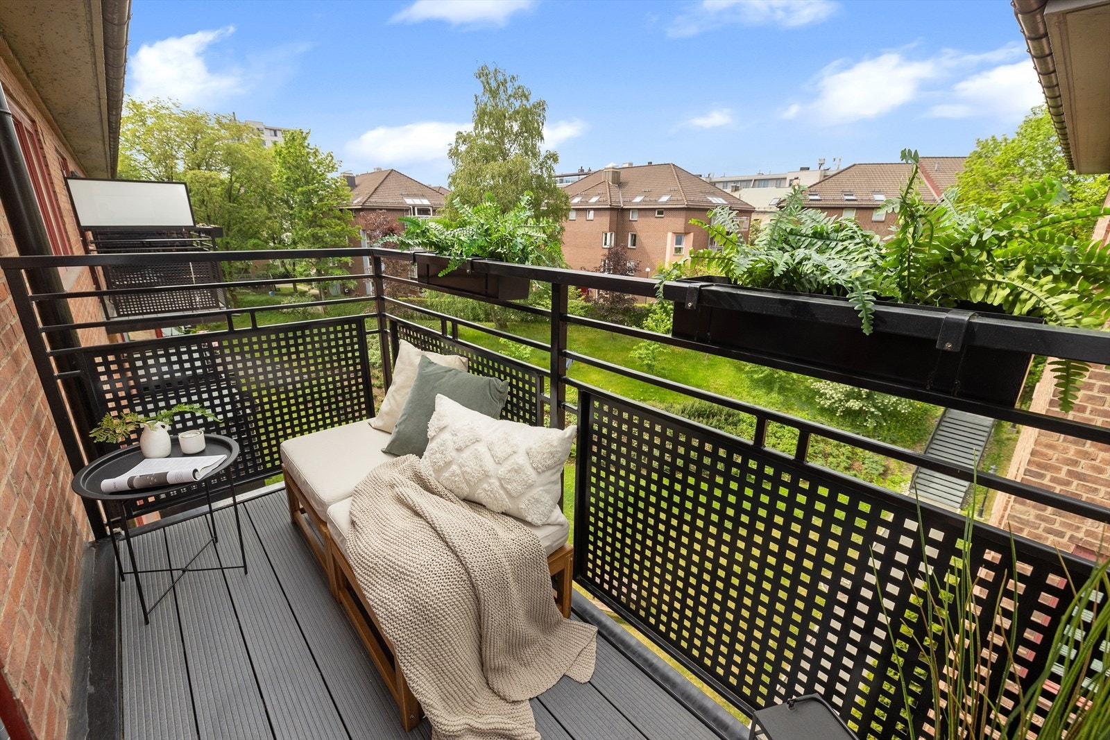 På balkongen er det plass til utemøblement av ønsket størrelse. Galleribilde