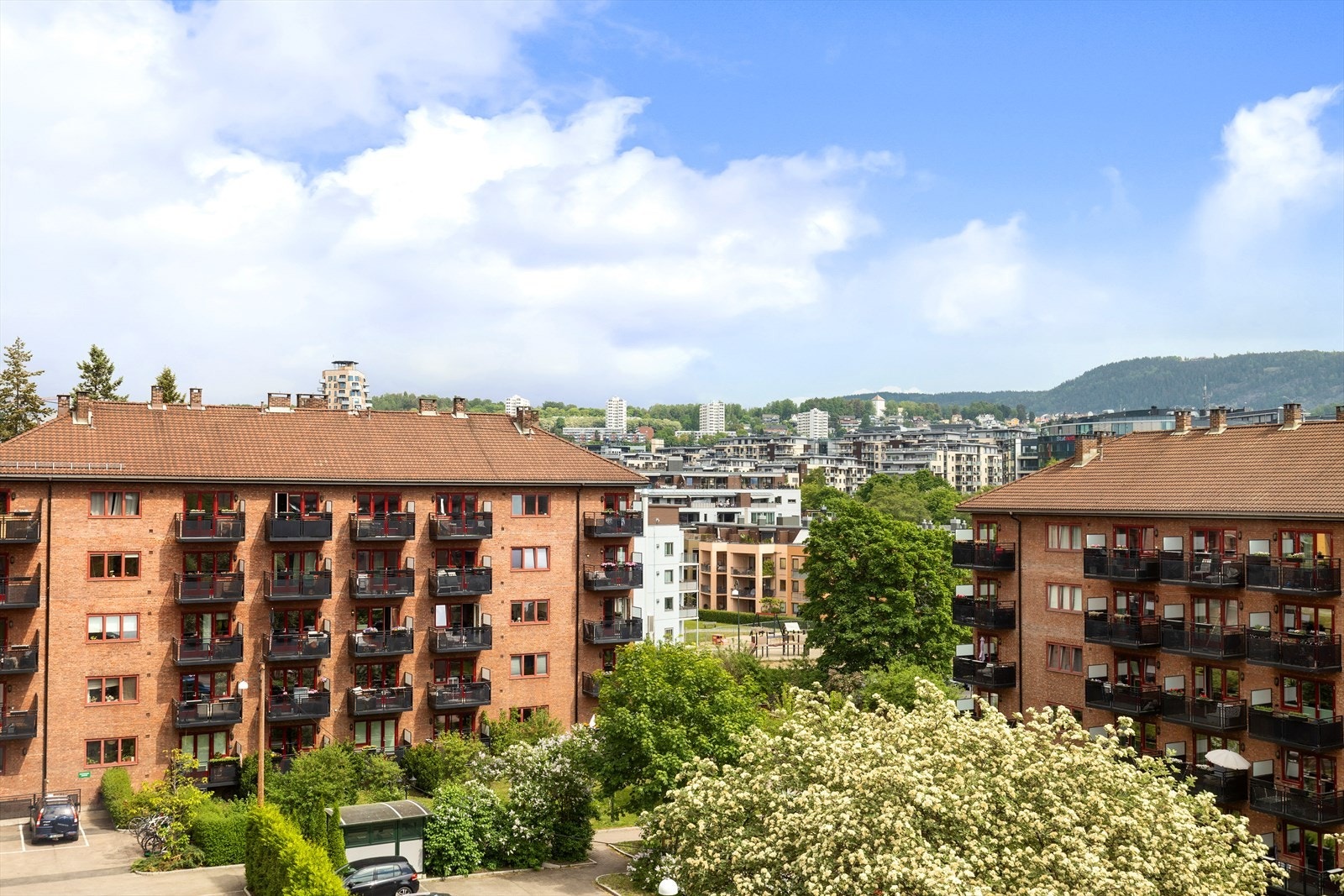 Bjølsen har en meget god plassering i Oslo, høyt og luftig mellom øst og vest, med kort avstand til det meste av hva byen har å by på. Galleribilde
