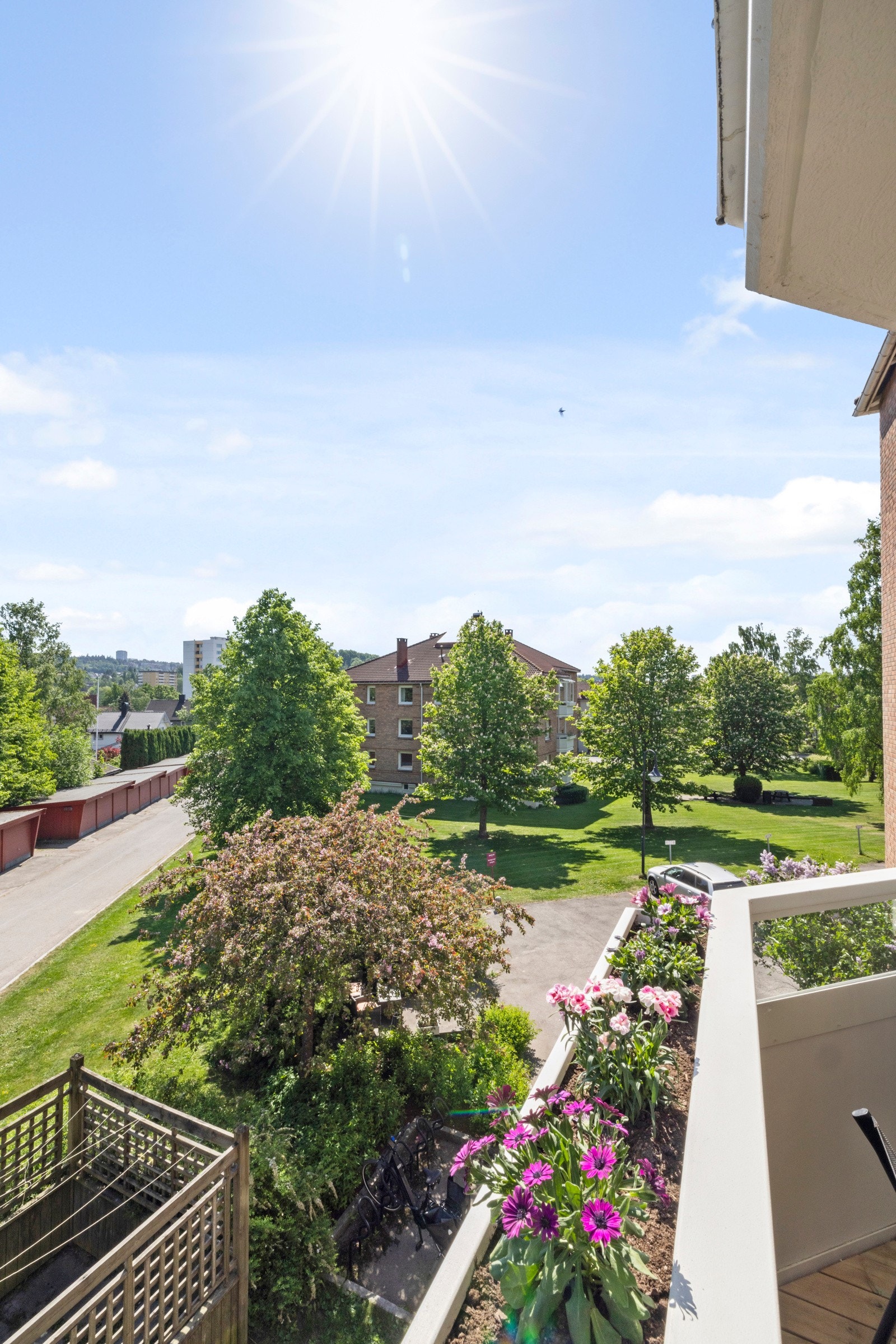 - Hyggelig utsikt over borettslagets fellesområde - Galleribilde