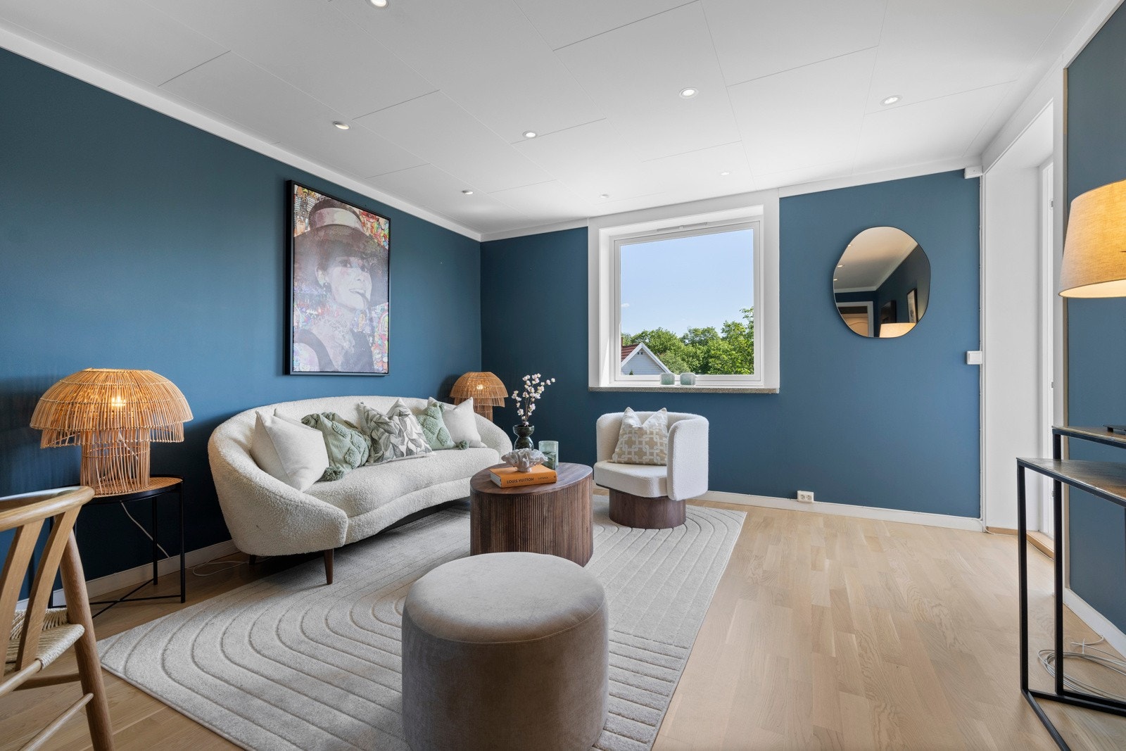 - Leiligheten har en fin intern beliggenhet i 2. etasje - Galleribilde