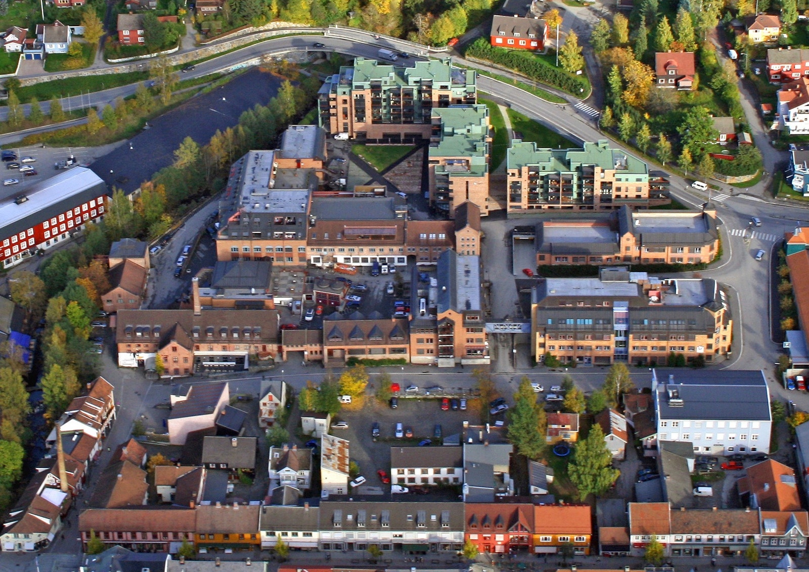 Oversiktsbilde av hele Bryggerikvartalet. Storgata ligger i nedre del av bildet ca. 50 meter fra eiendommen. Galleribilde
