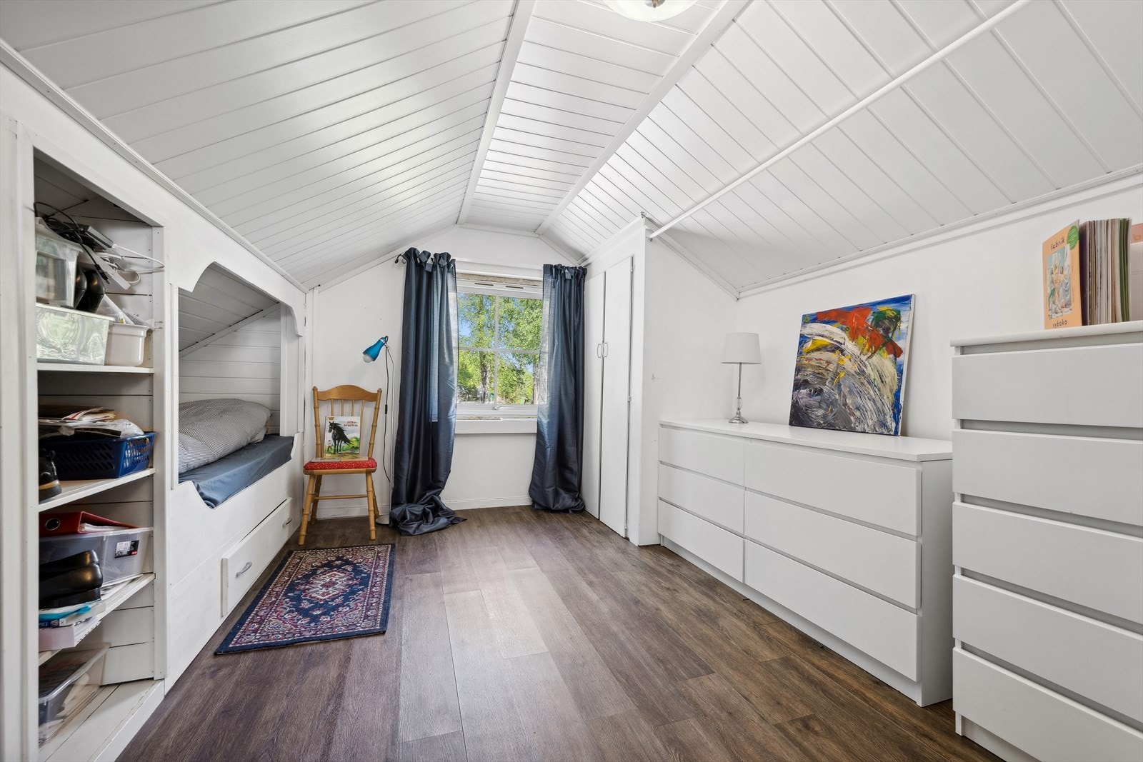 - Soverom 2 med adkomst fra soverom 1 Galleribilde