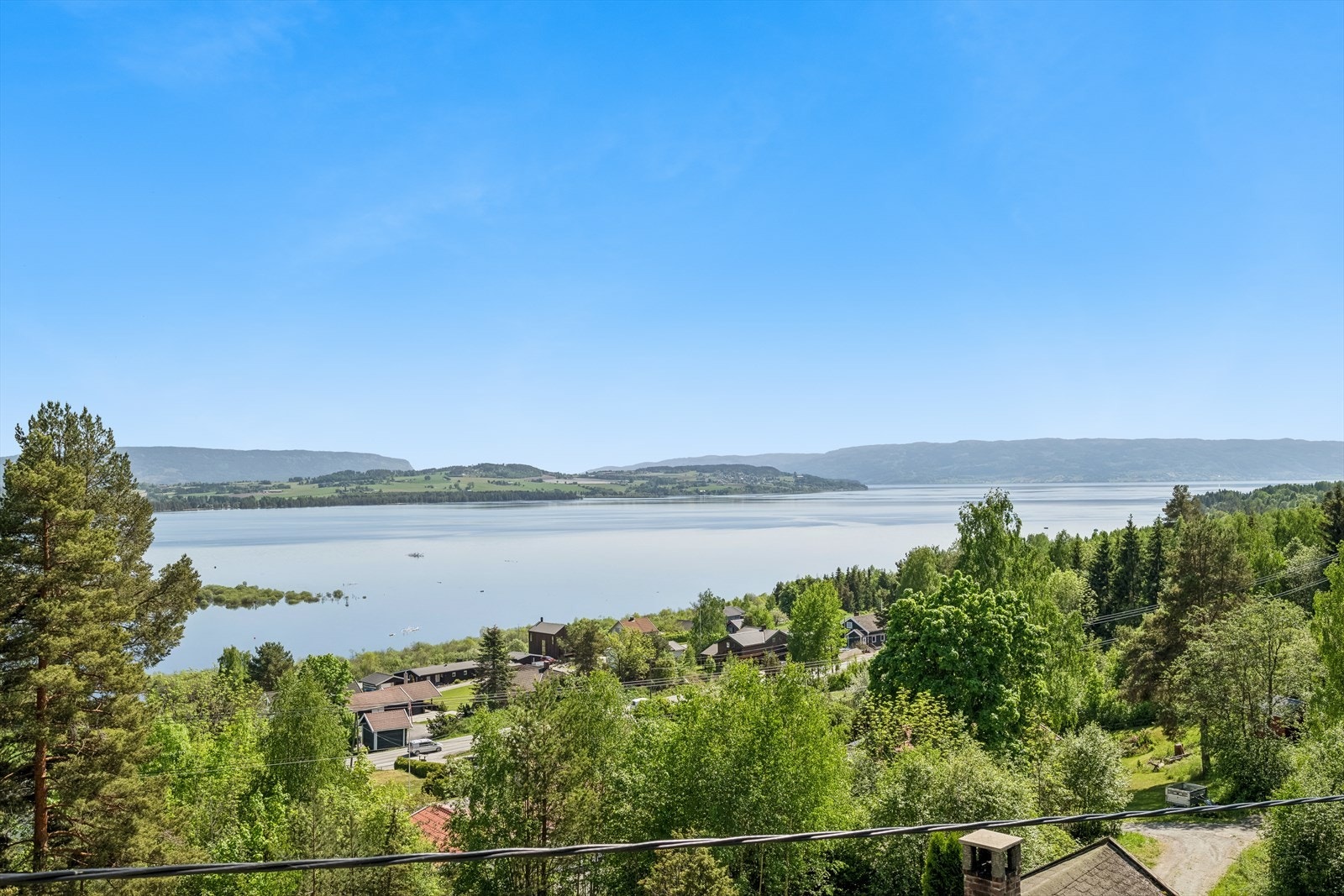 - Flott utsikt over Tyirifjorden og mot Ringkollen, Krokskogen og Røyselandet - Galleribilde