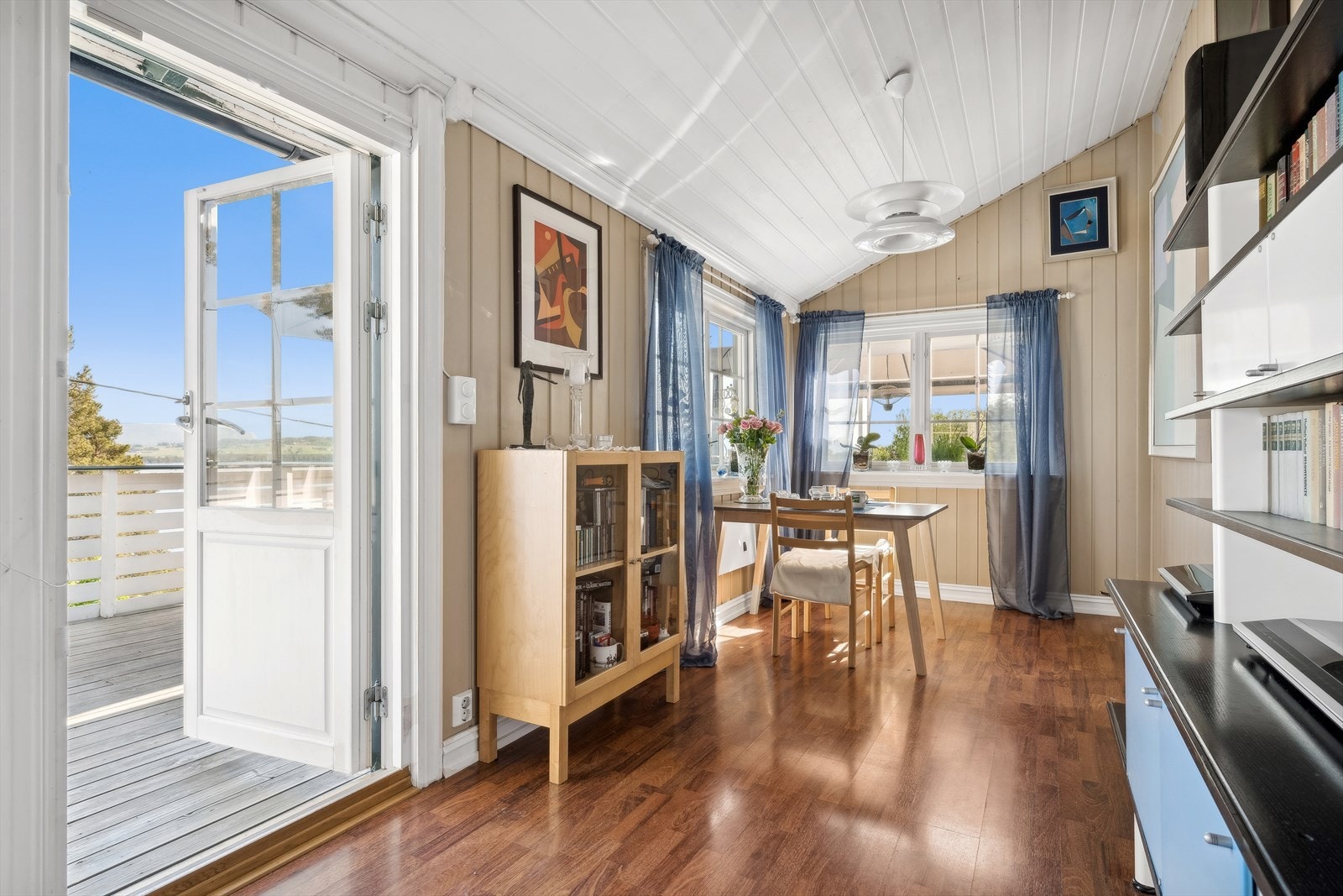 - Hyggelig spiseplass i tilknytning til kjøkkendel - Galleribilde