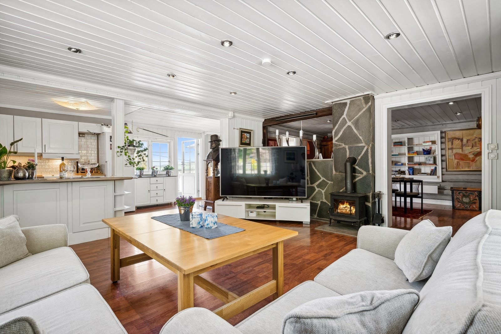 - Vannbåren varme (strøm) i stue/kjøkkendel - Galleribilde