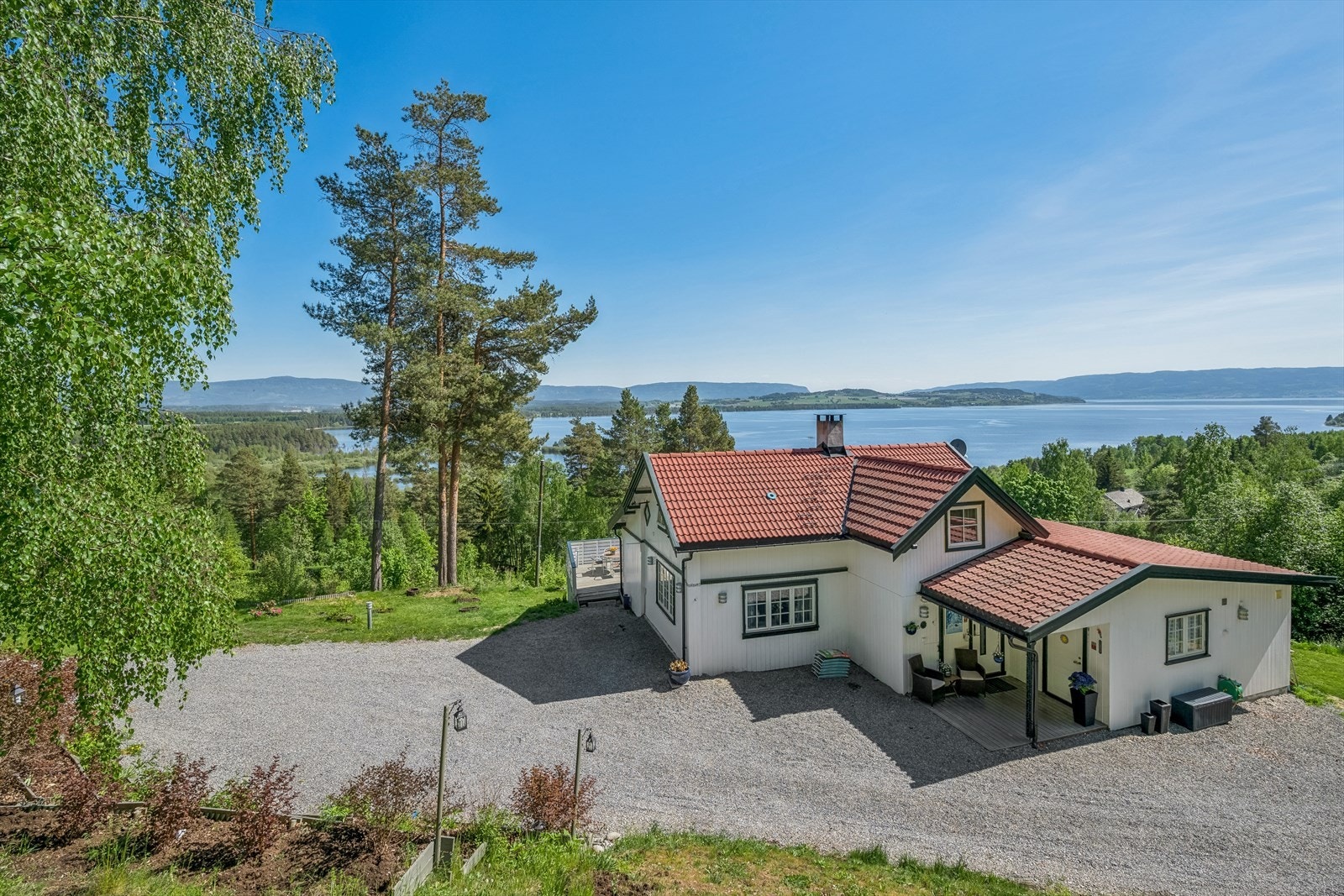 Velkommen til Hjelleveien 14 - Presentert av Kari-Beate Myhre for DNB Eiendom Hønefoss. Galleribilde