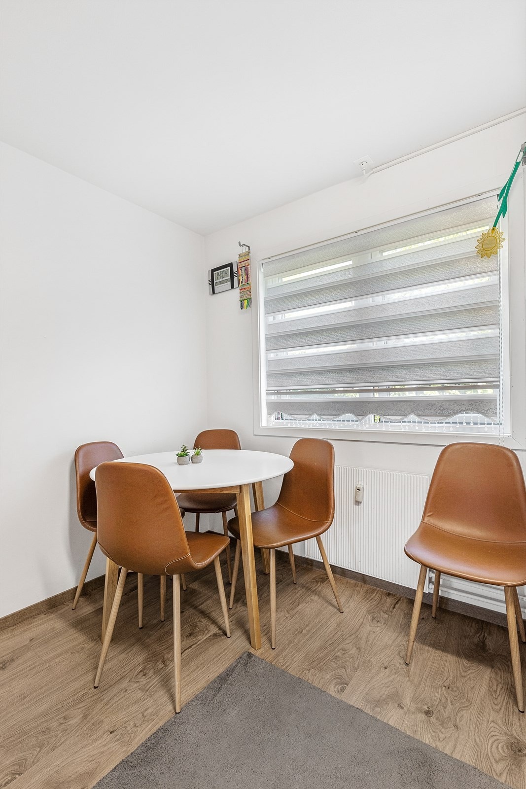 Kjøkkenet har god plass til å innrede med spisegruppe. Galleribilde