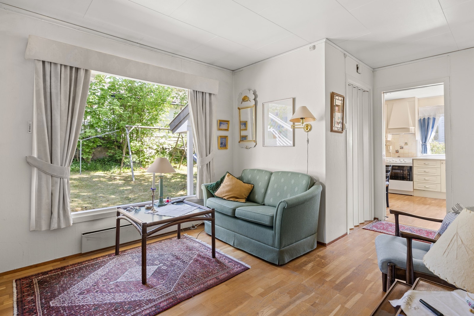 Det store vinduet mot øst gjør rommet ekstra lyst. Galleribilde