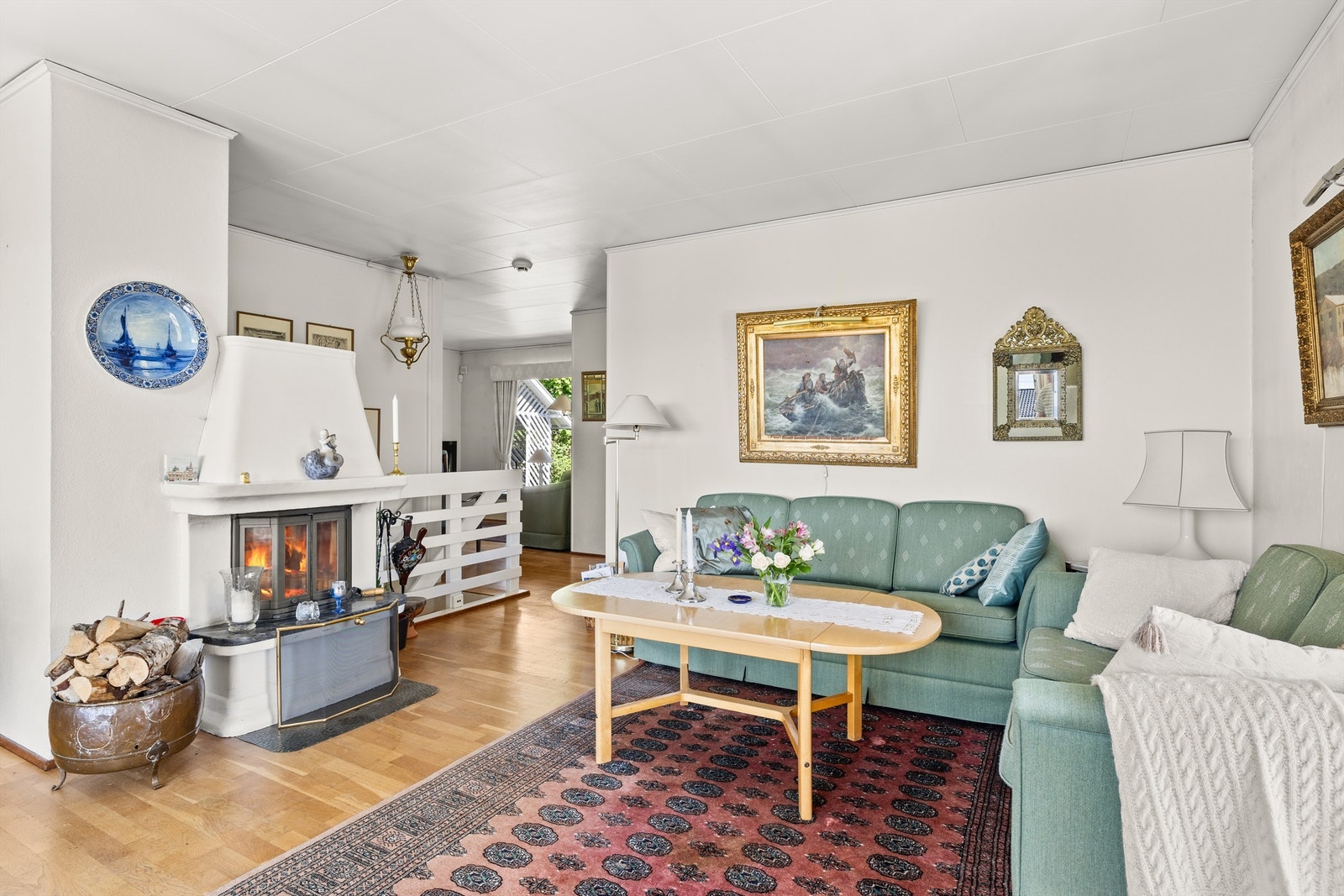 Peisen i stue gir ekstra varme og hygge på kalde høst- og vinterkvelder. Galleribilde