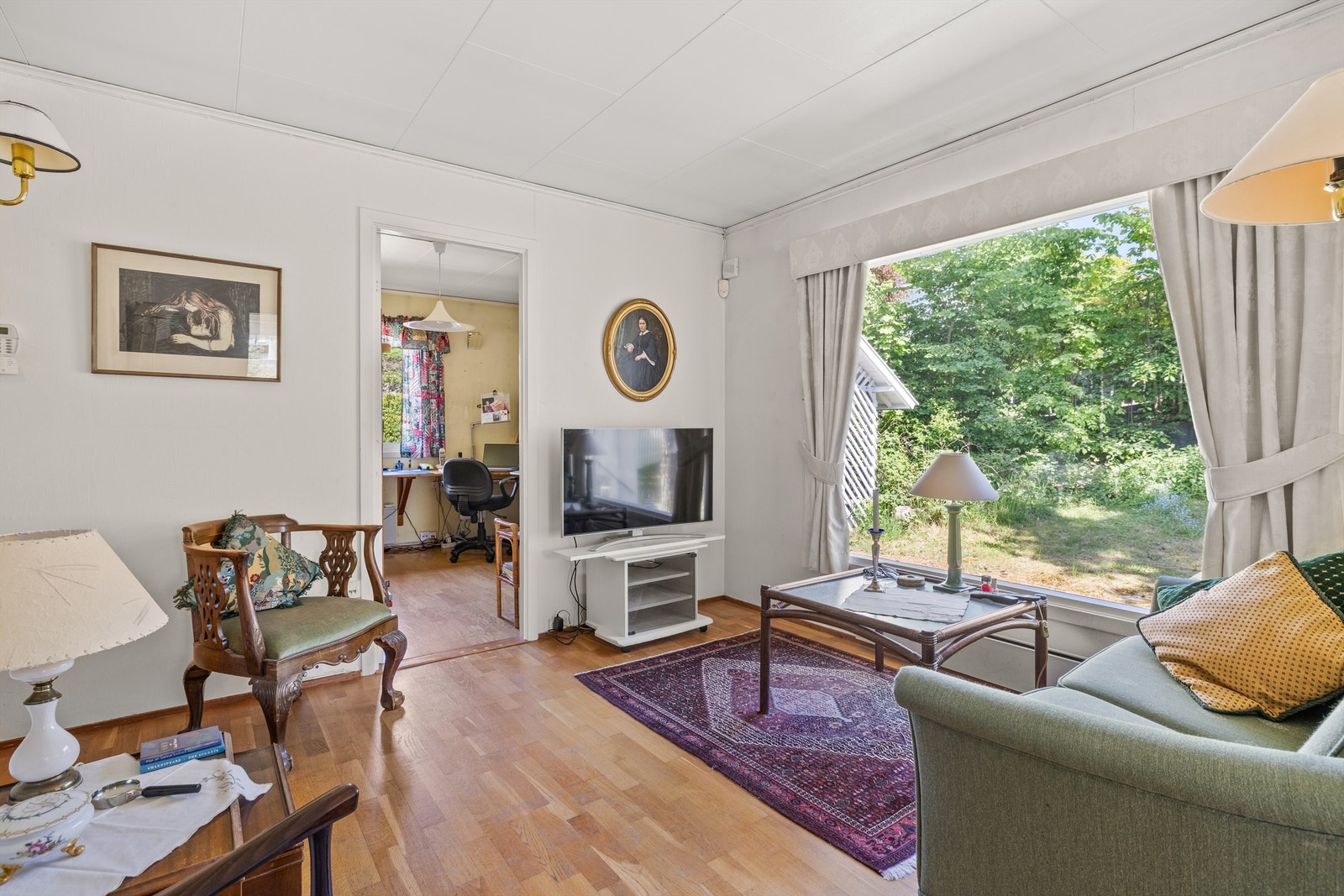 I forlengelse av gangen finner du en koselig TV-stue. Galleribilde