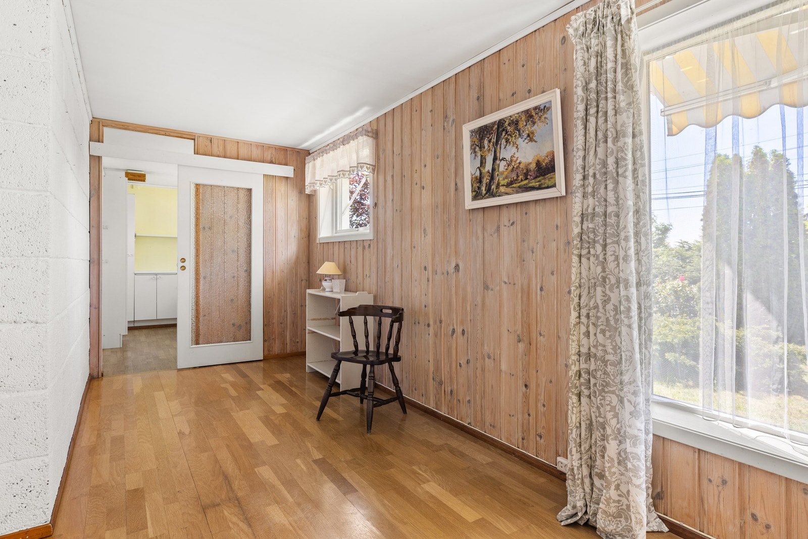 Spisestue/stue i underetasjen. Galleribilde