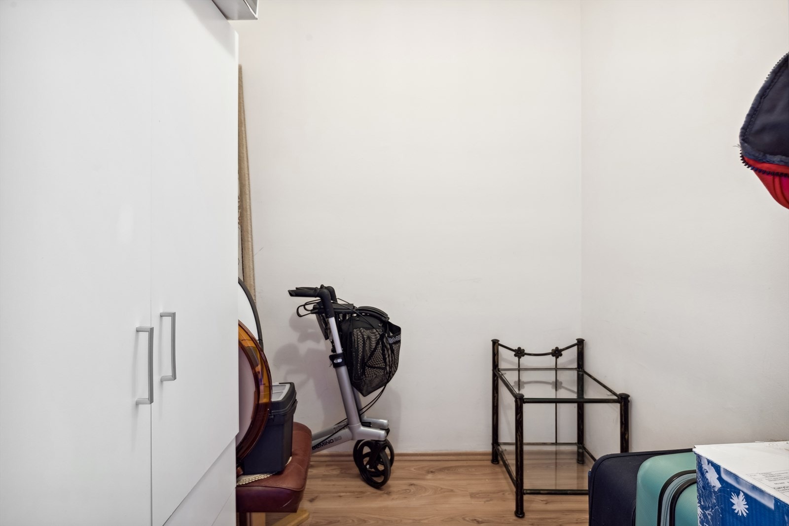 Boden har god plass for oppbevaring. Bod har lettvegger mot soverom og gang. Dette gir mulighet for å utvide gang eller ha egen walk-in-garderobe fra soverom. Galleribilde