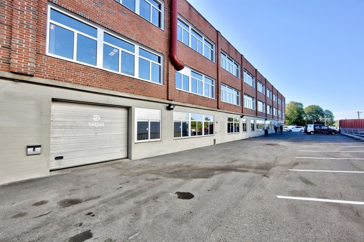 Lagerlokale med egen kjøreport Galleribilde