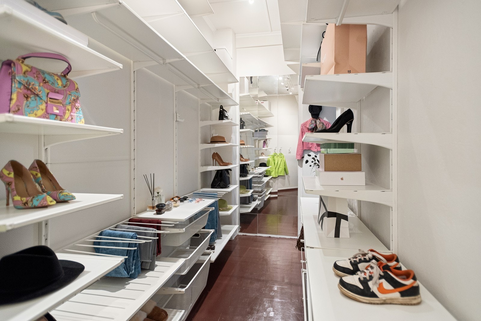 Walk-in closet Galleribilde