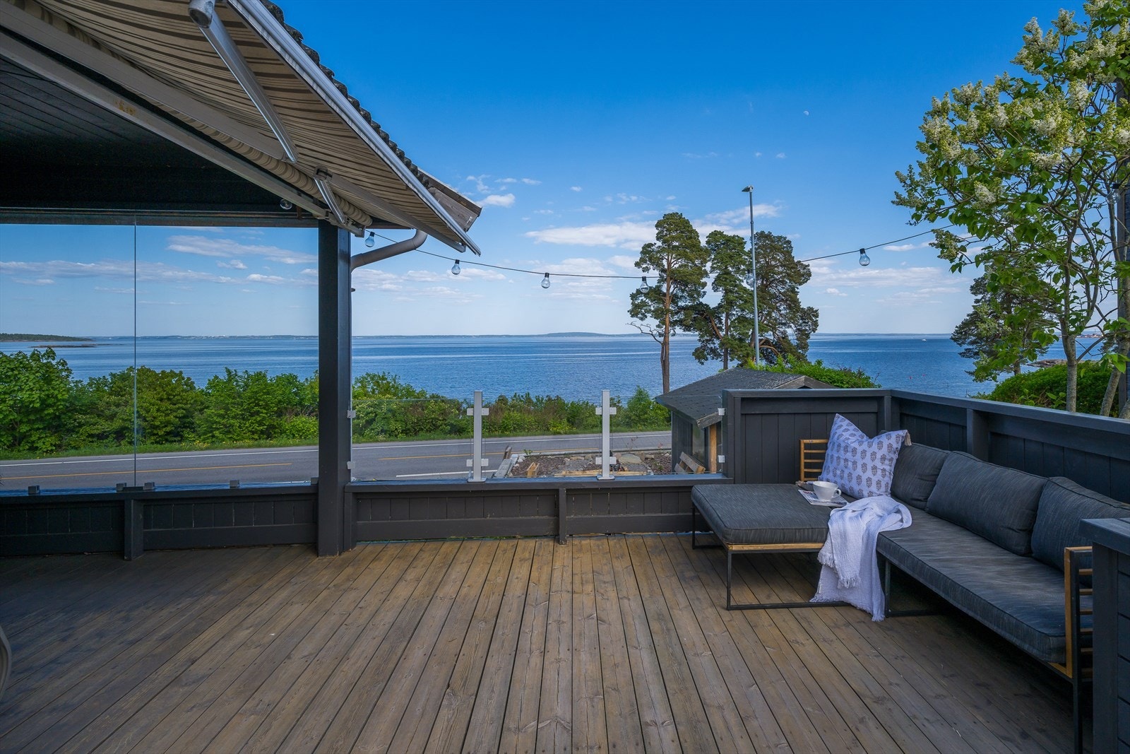 Hyggelig utsikt også fra verandaen. Galleribilde