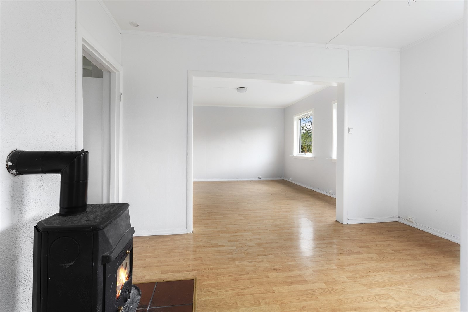 Ovn i stuen. Galleribilde