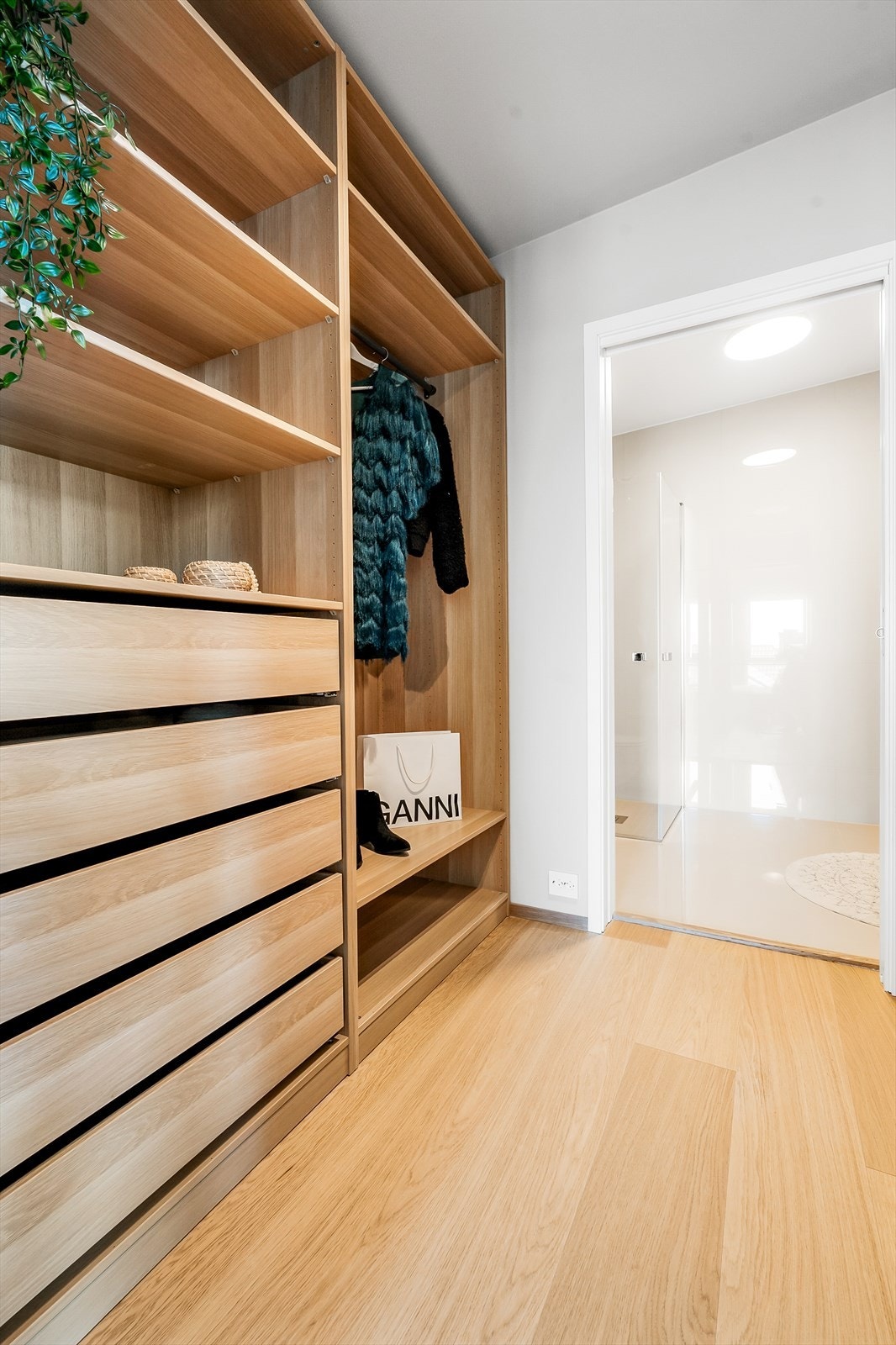 Garderoberom Galleribilde