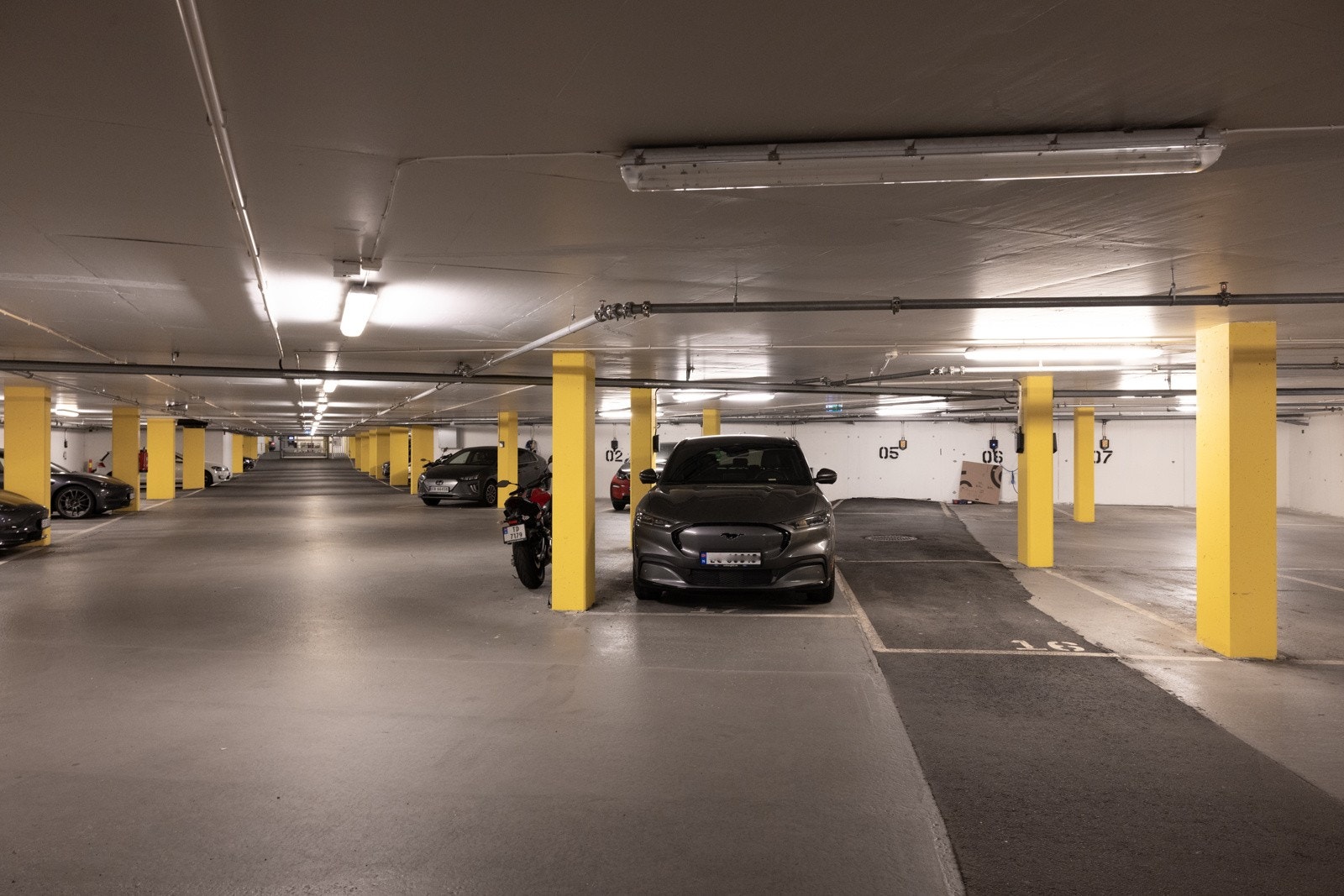 Det medfølger fast garasjeplass som er klargjort for elbillading. Galleribilde