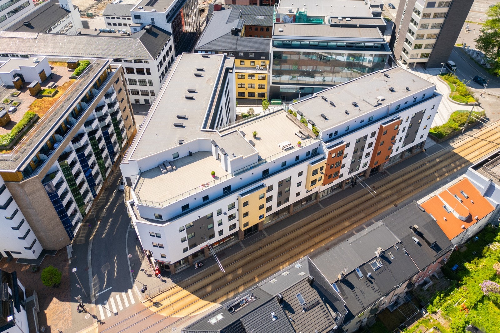 Kronstadtorget Eierseksjonssameie består av totalt 100 seksjoner, hvorav 56 seksjoner utgjør Kronstadparken Borettslag, 39 utgjør selveierseksjoner for bolig og fem er næringsseksjoner. Galleribilde